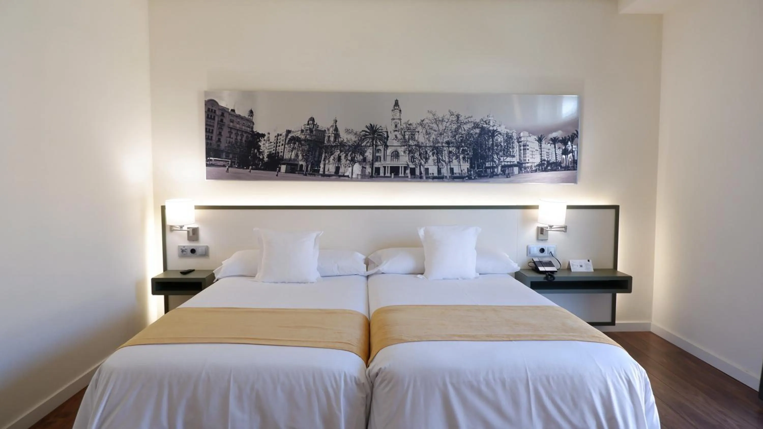 Photo of the whole room, Bed in Primus Valencia