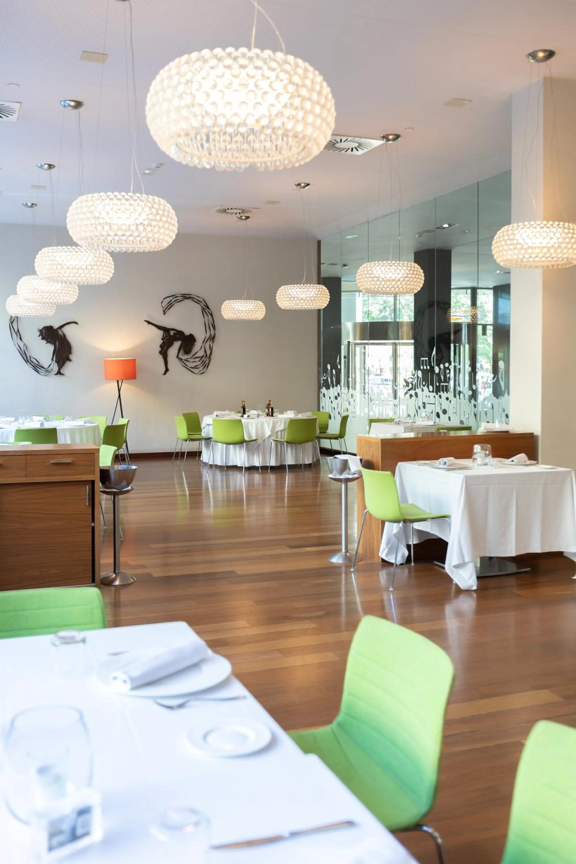 Restaurant/places to eat, Bed in Primus Valencia