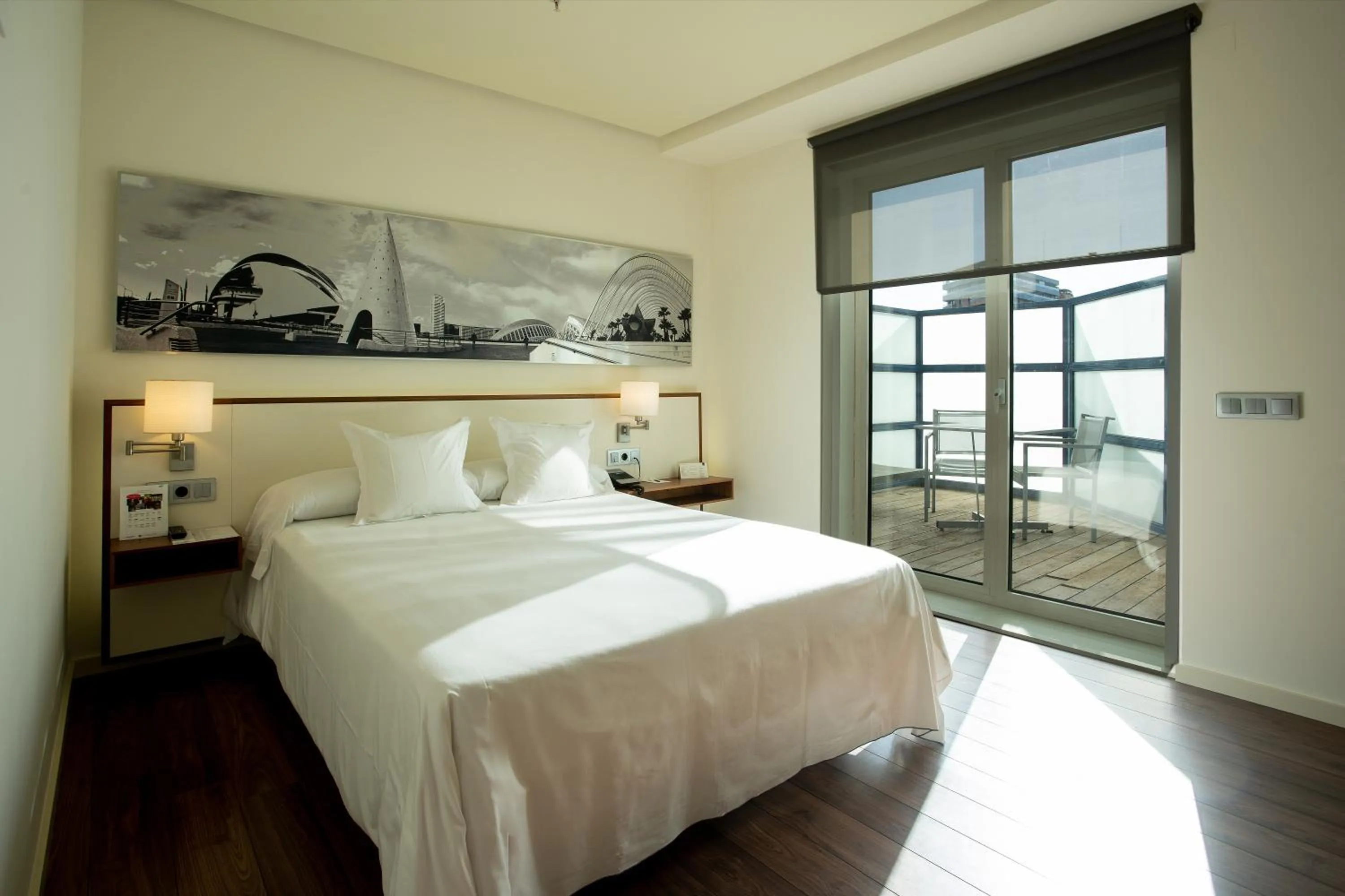 Photo of the whole room, Bed in Primus Valencia