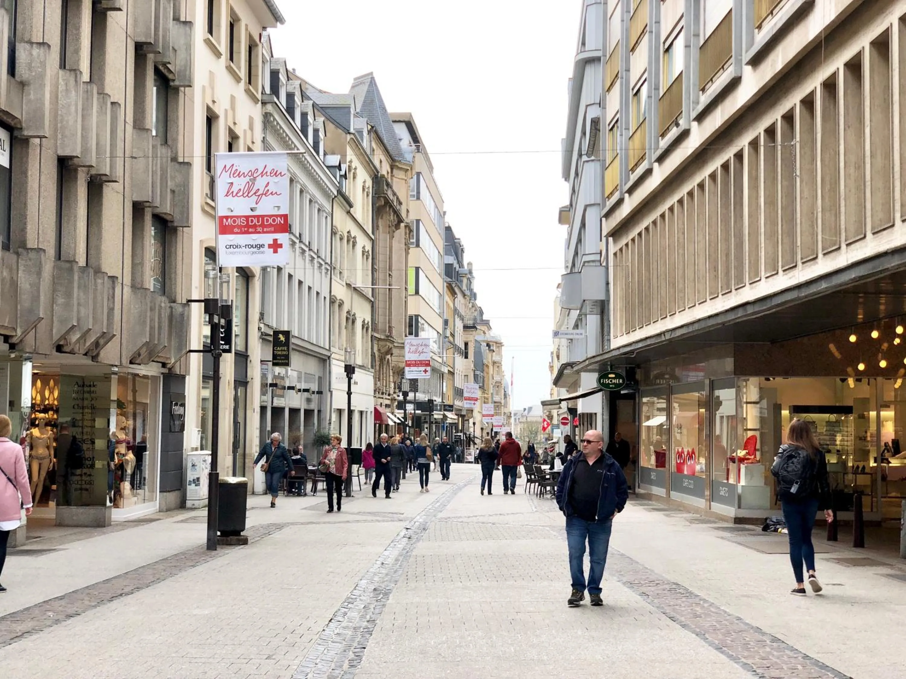 Restaurant/places to eat in Spacious flat in the heart of the City Center! Ideal for a family!