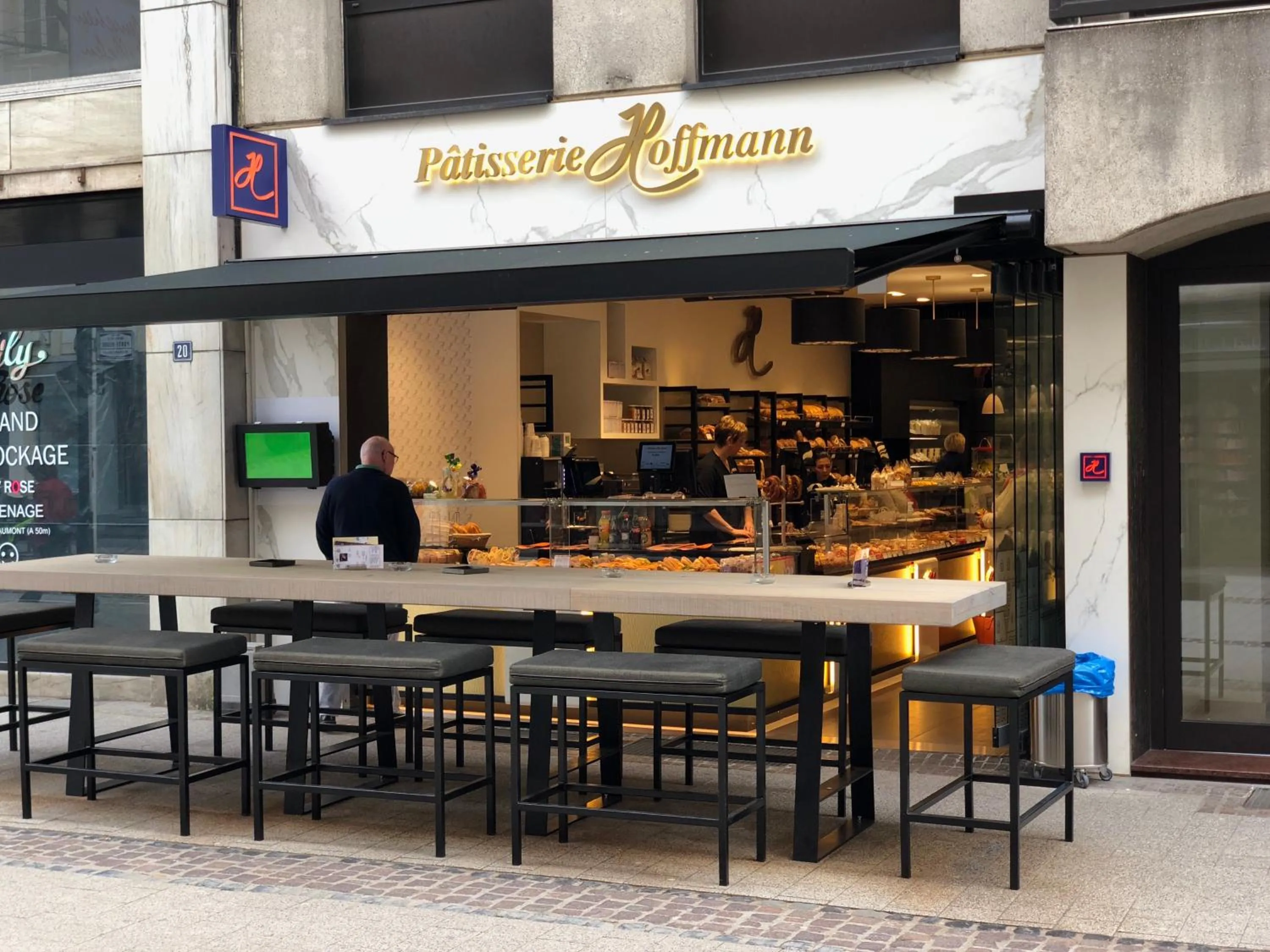 Restaurant/places to eat in Spacious flat in the heart of the City Center! Ideal for a family!