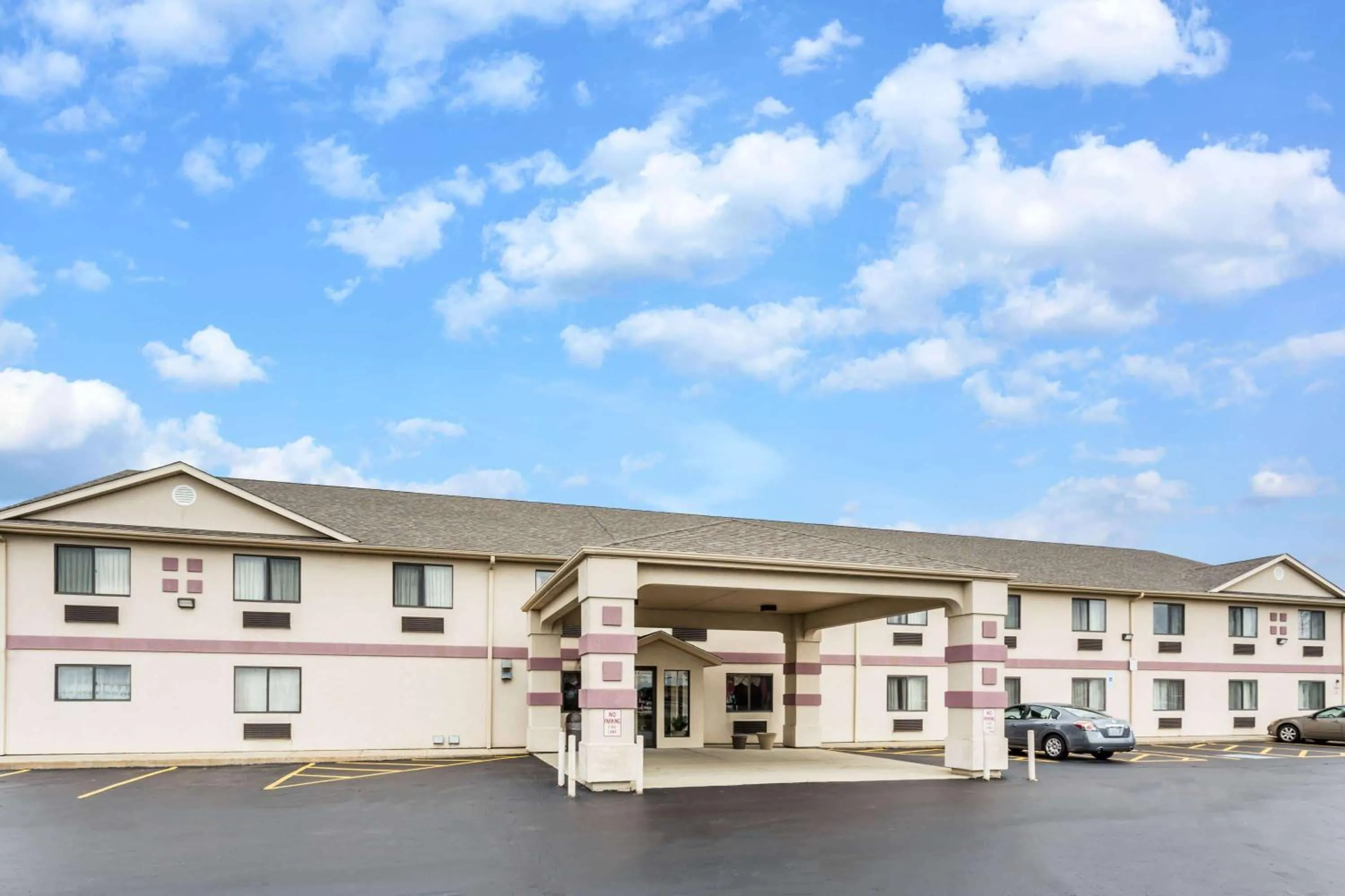 Property building in Super 8 by Wyndham Yorkville