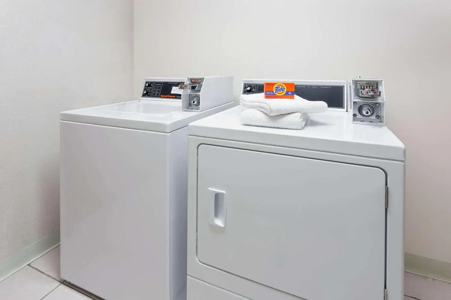 On site in Super 8 by Wyndham Yorkville On site in Super 8 by Wyndham Yorkville