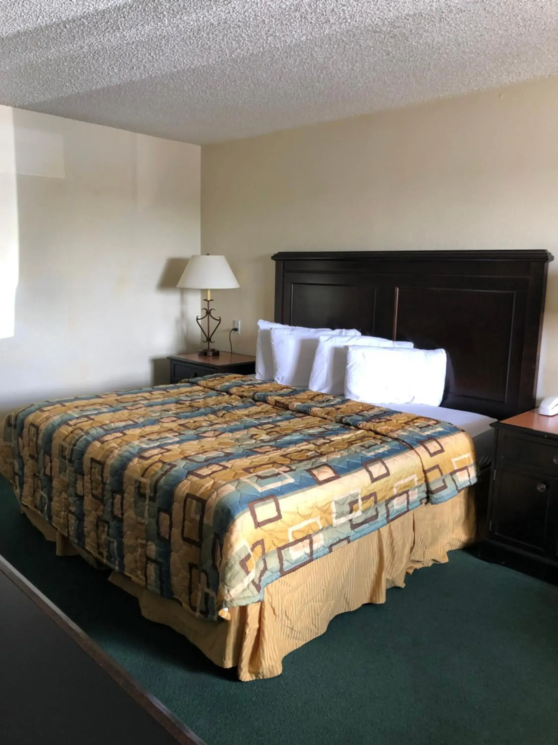 Bed in Glen Rose Inn and Suites