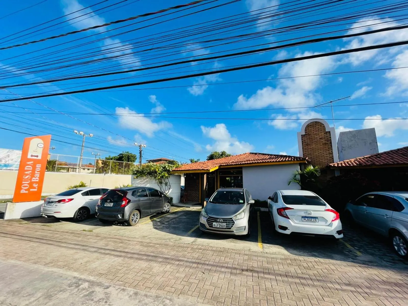 Parking in Pousada Le Baron