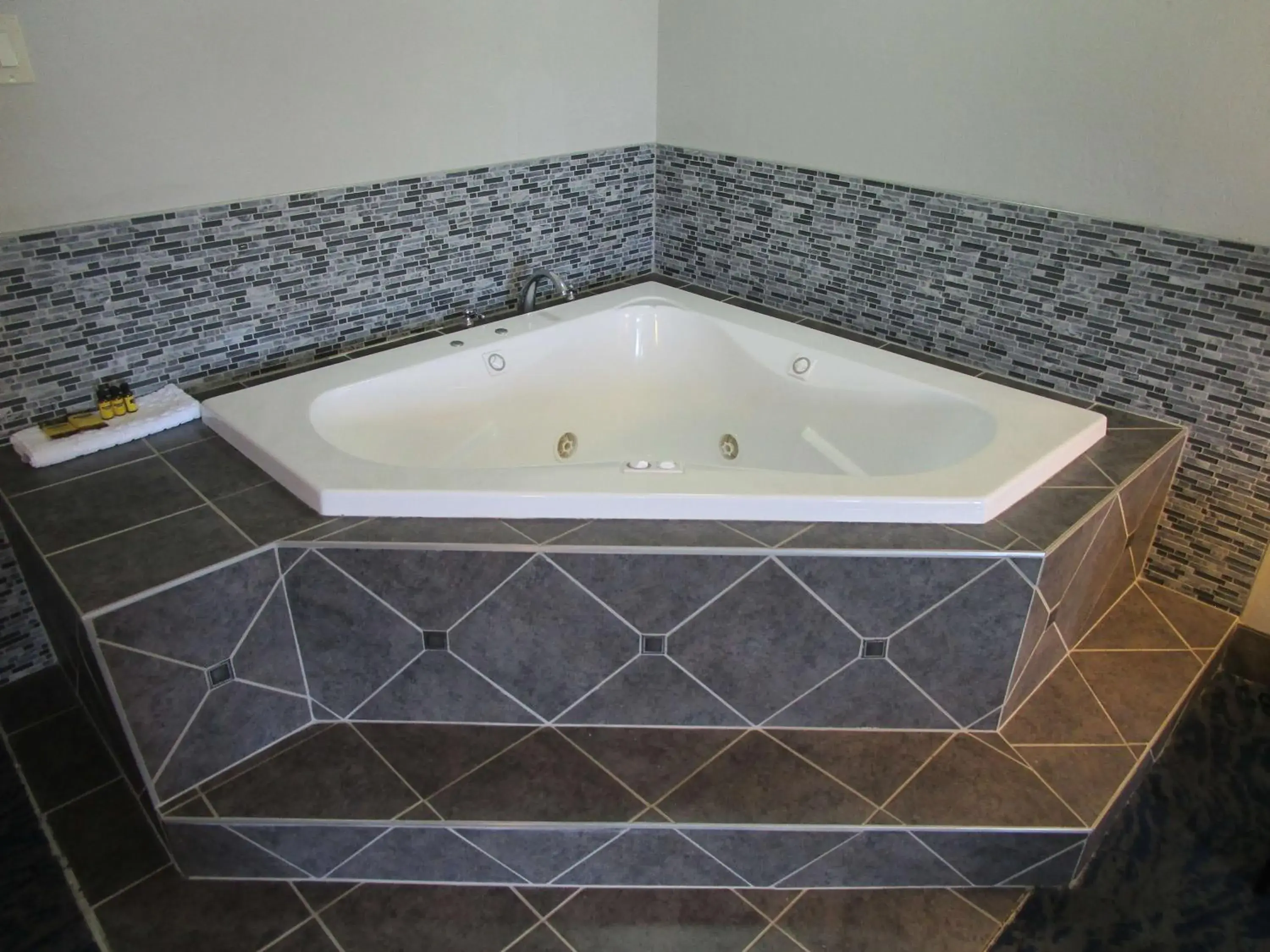 King Suite with Spa Bath - Non-Smoking in Best Western Plus Bloomington East King Suite with Spa Bath - Non-Smoking in Best Western Plus Bloomington East