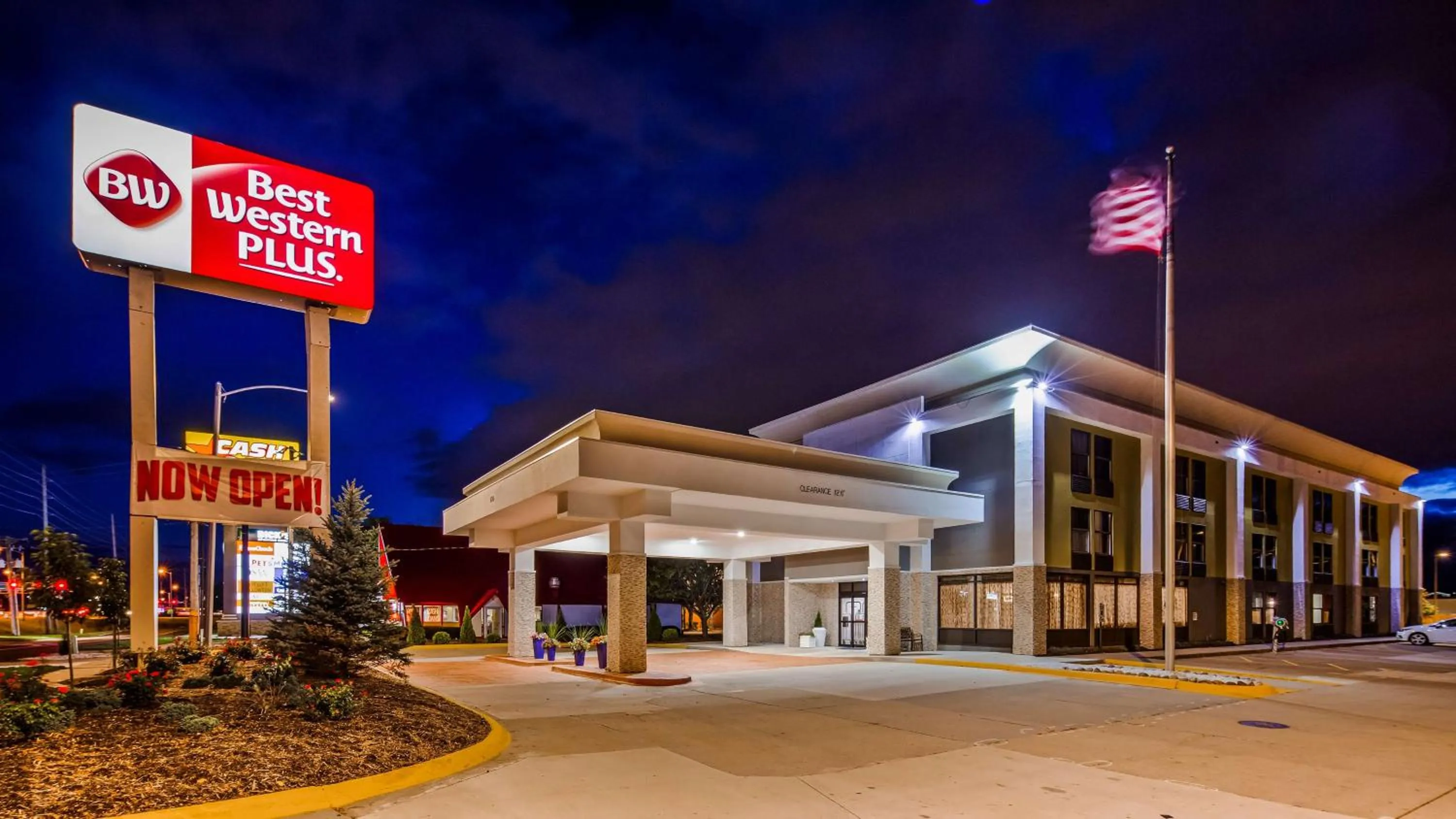 Property building in Best Western Plus Bloomington East