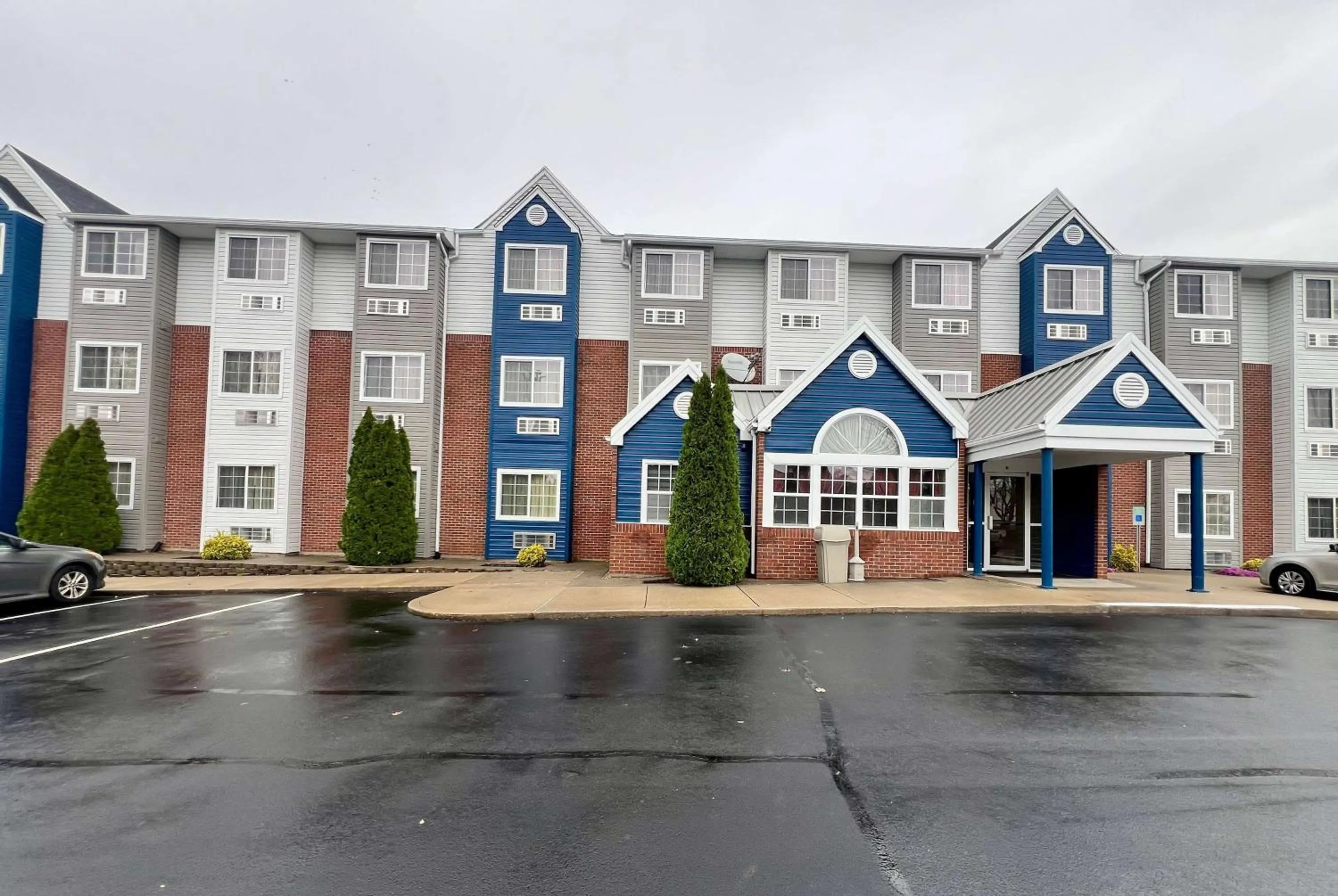 Property building in Microtel Inn Georgetown - Lexington North
