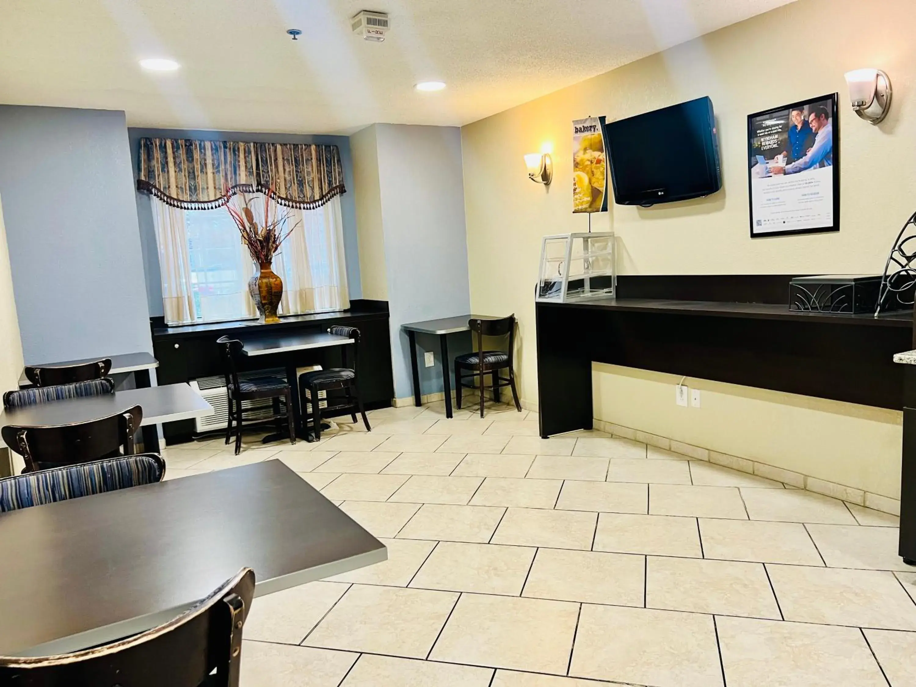 Breakfast in Microtel Inn Georgetown - Lexington North Breakfast in Microtel Inn Georgetown - Lexington North