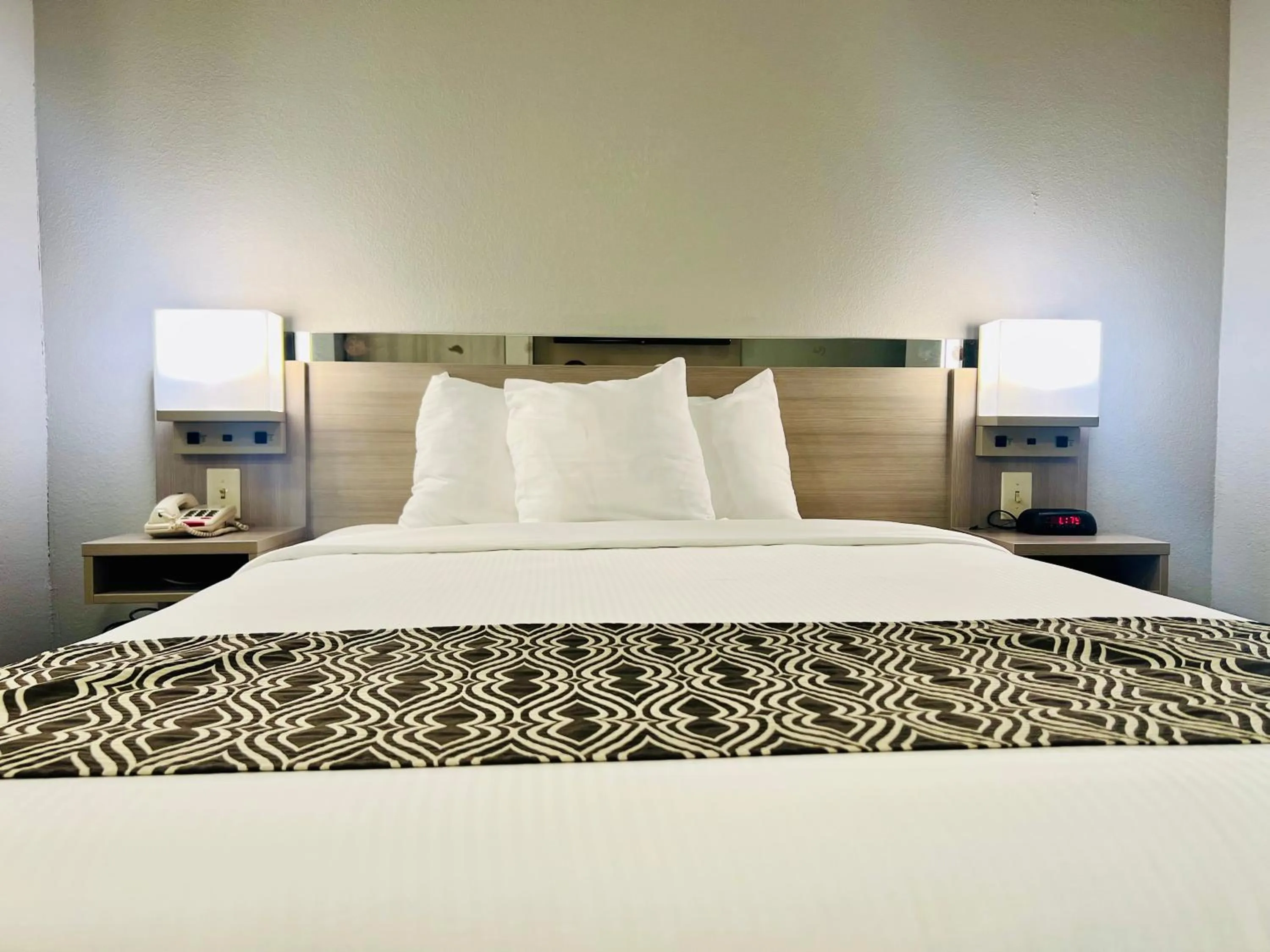 Bed in Microtel Inn Georgetown - Lexington North