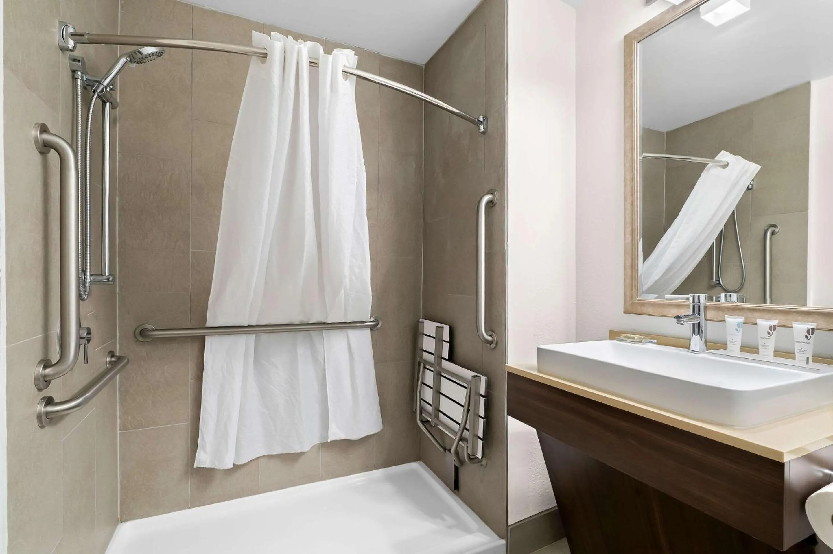 Bedroom in Country Inn & Suites by Radisson, Columbia Airport, SC