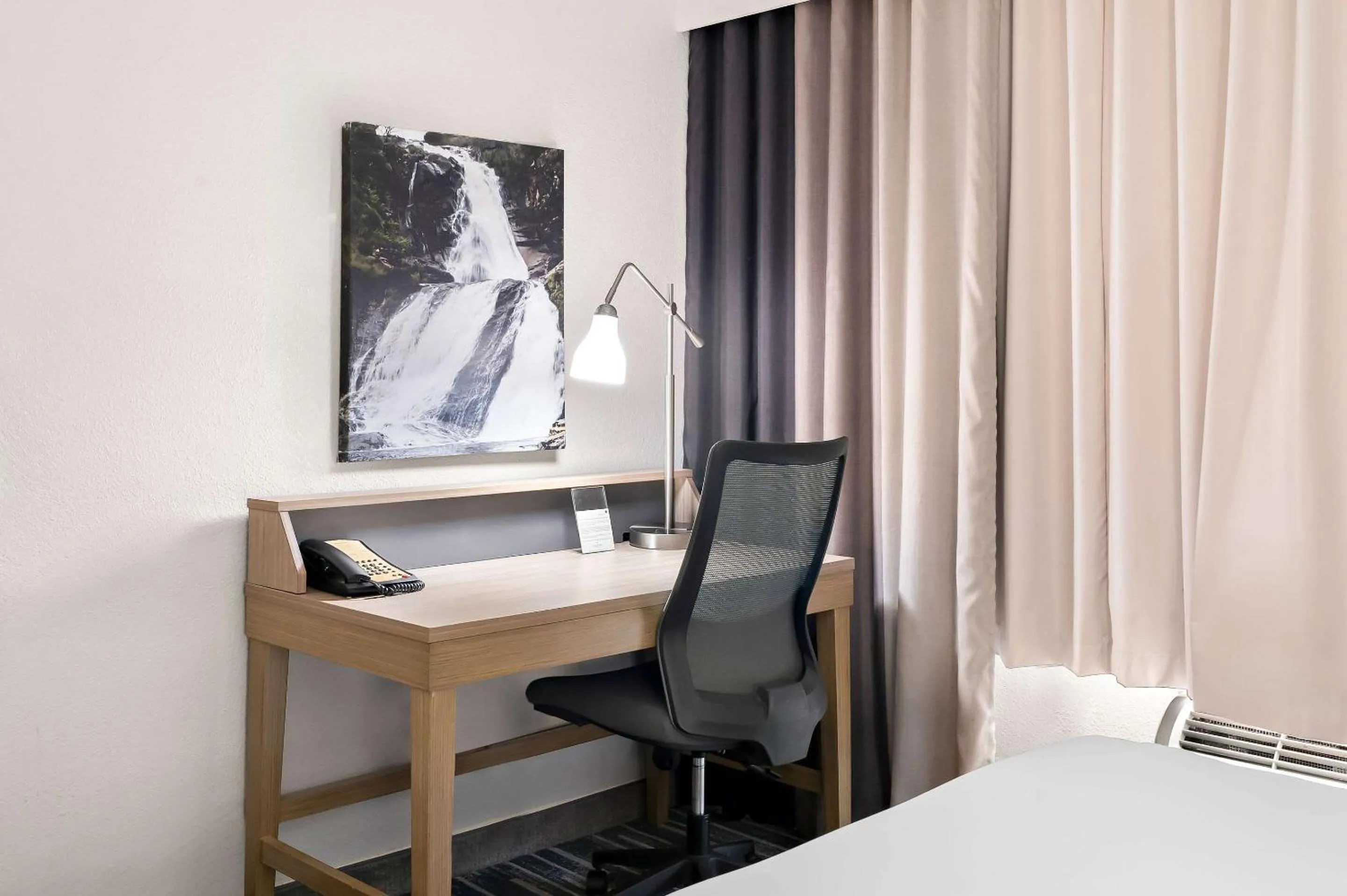 Bedroom in Country Inn & Suites by Radisson, Columbia Airport, SC