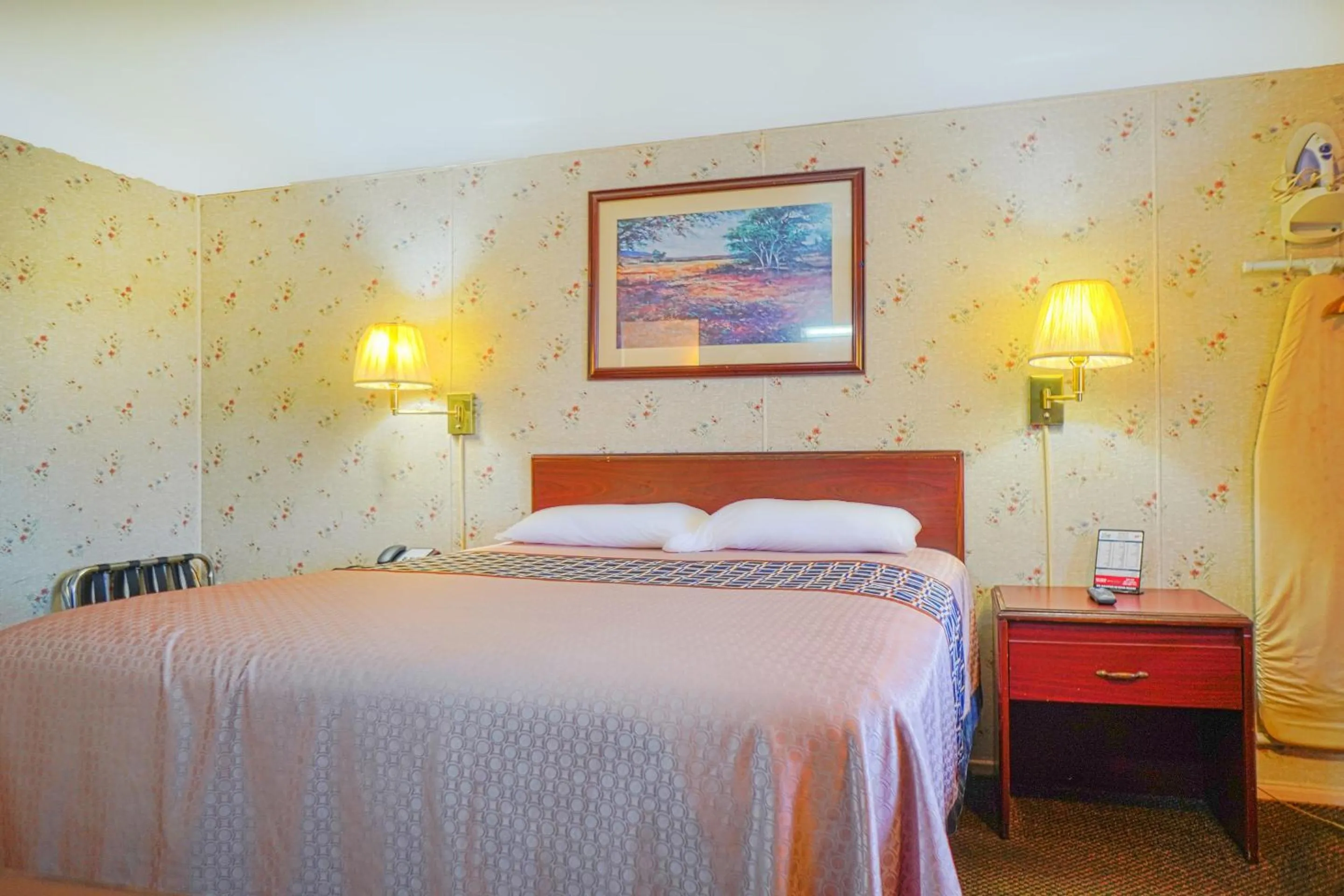 Bedroom, Bed in Bay Motel By OYO Bay City