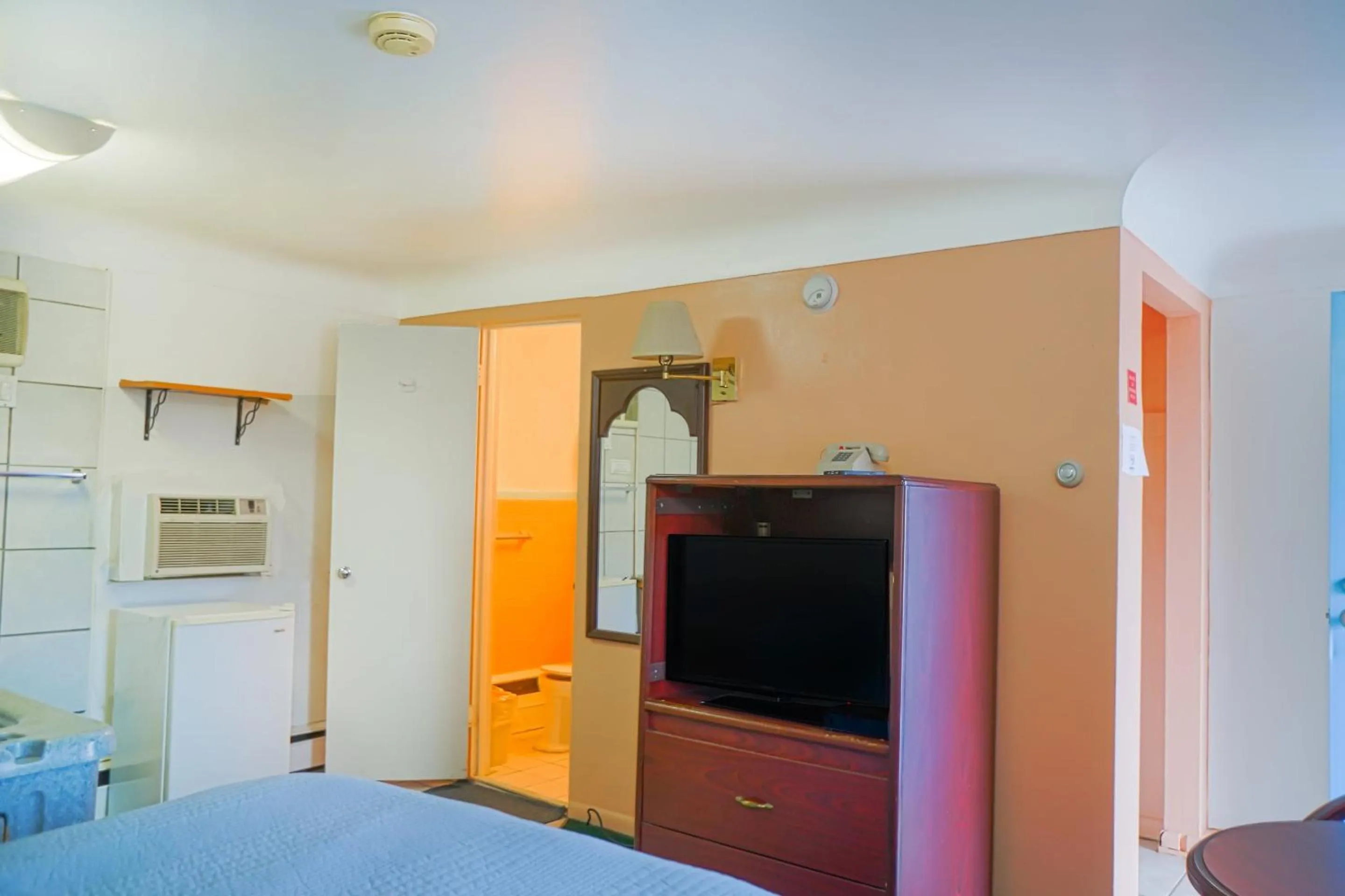 Bedroom, Bed in Bay Motel By OYO Bay City