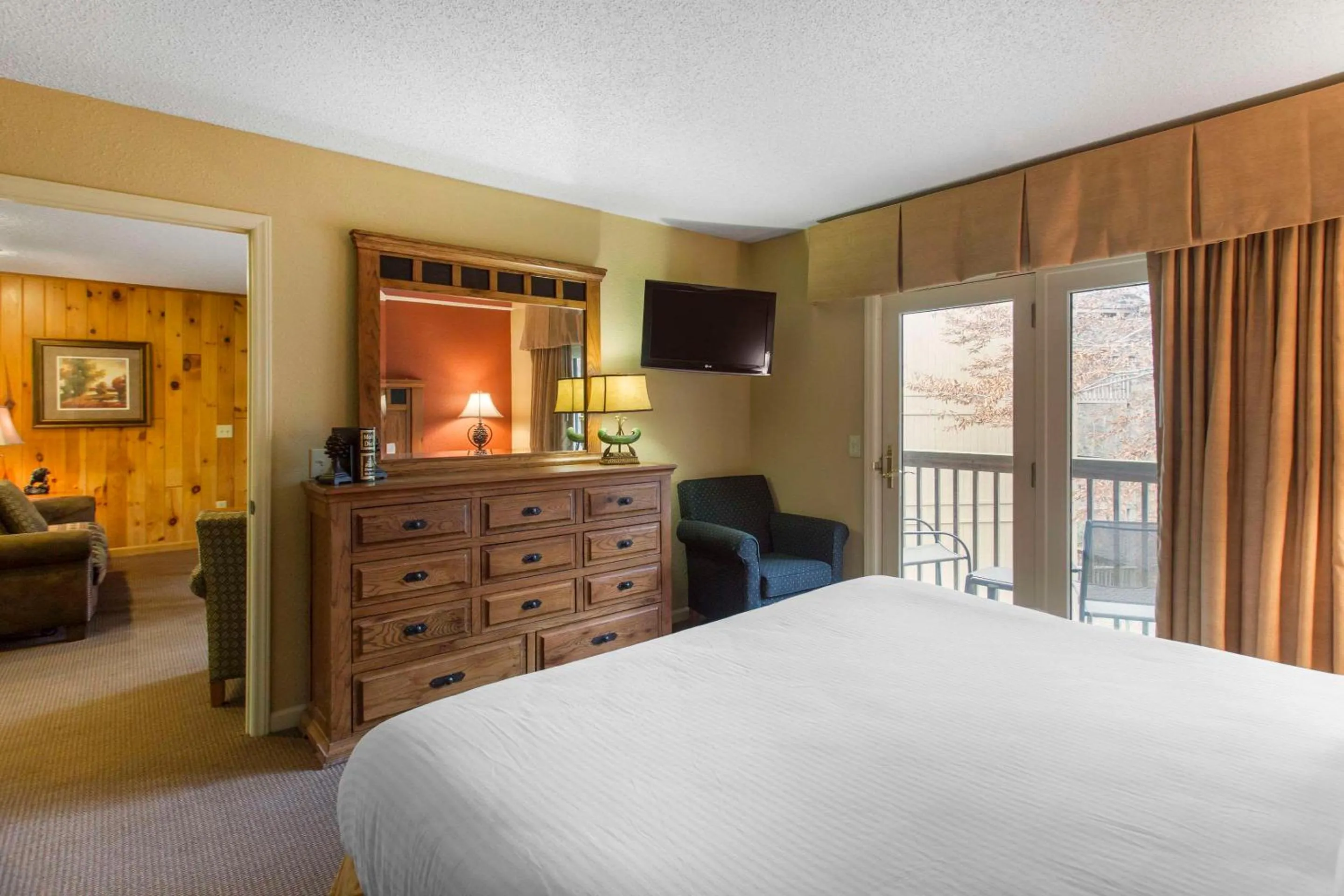 Bedroom, Bed in Bluegreen Vacations Blue Ridge Village, an Ascend Collection Resort