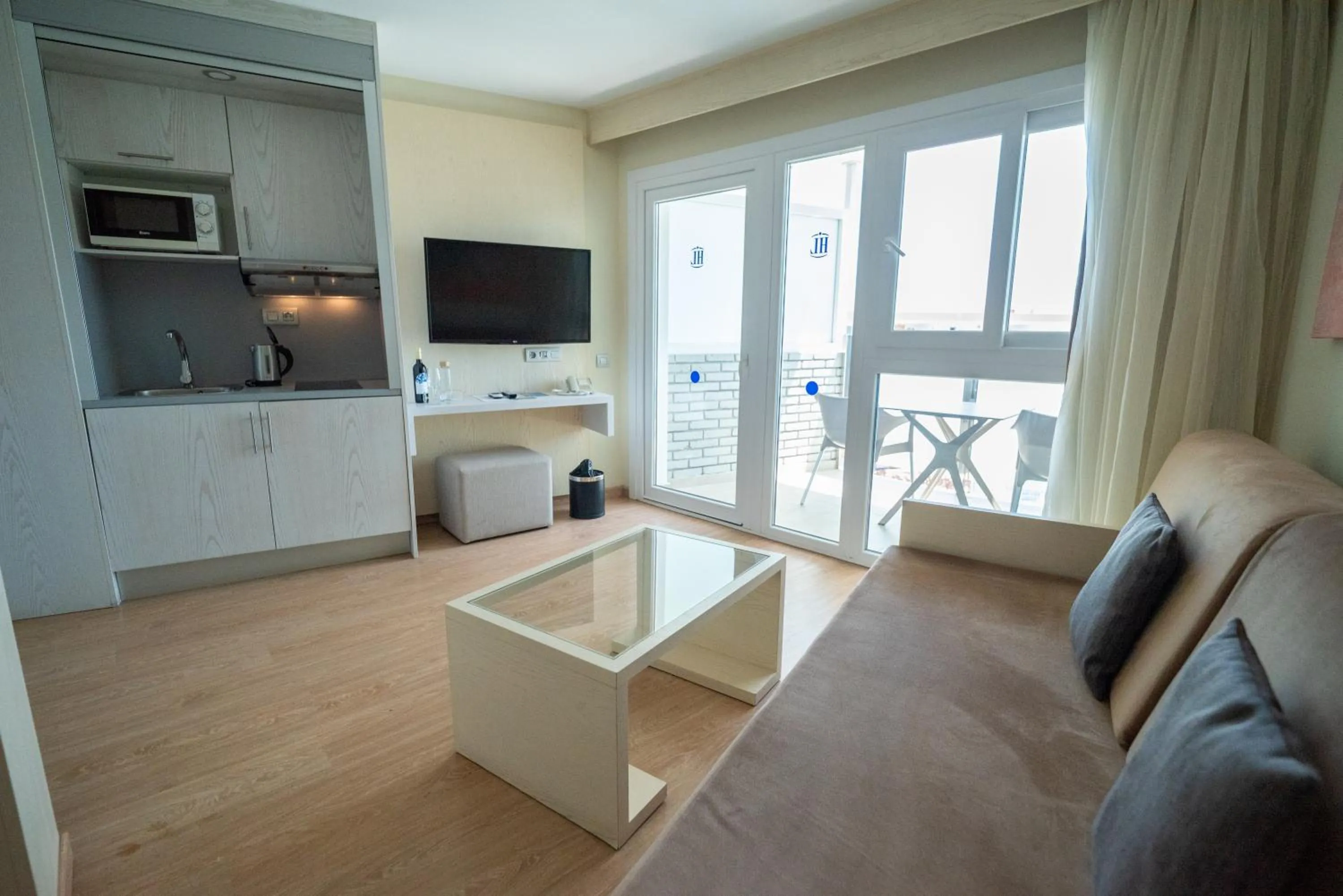 HL Suite Nardos - Only Adults