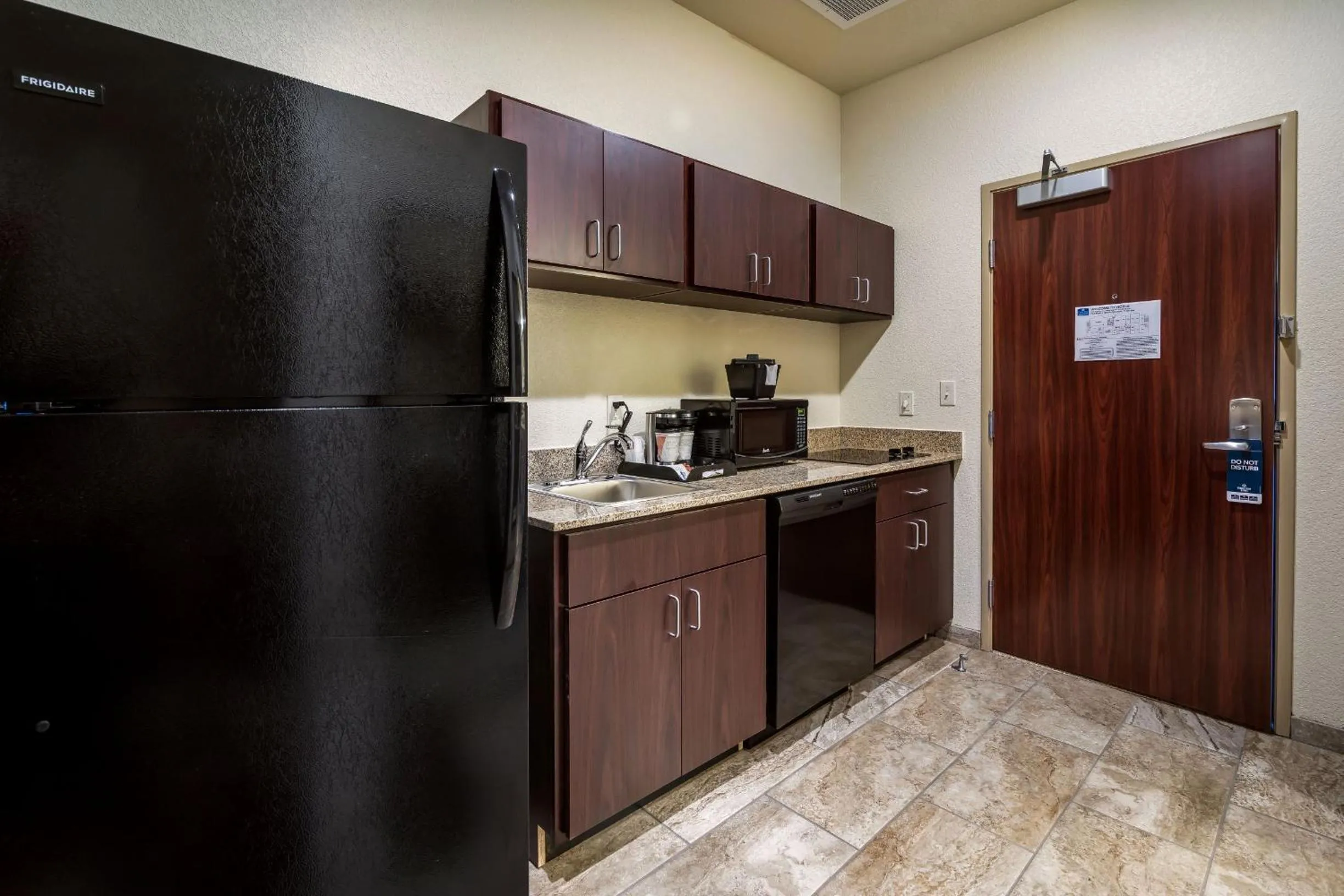 Kitchen or kitchenette in Cobblestone Hotel & Suites - Victor