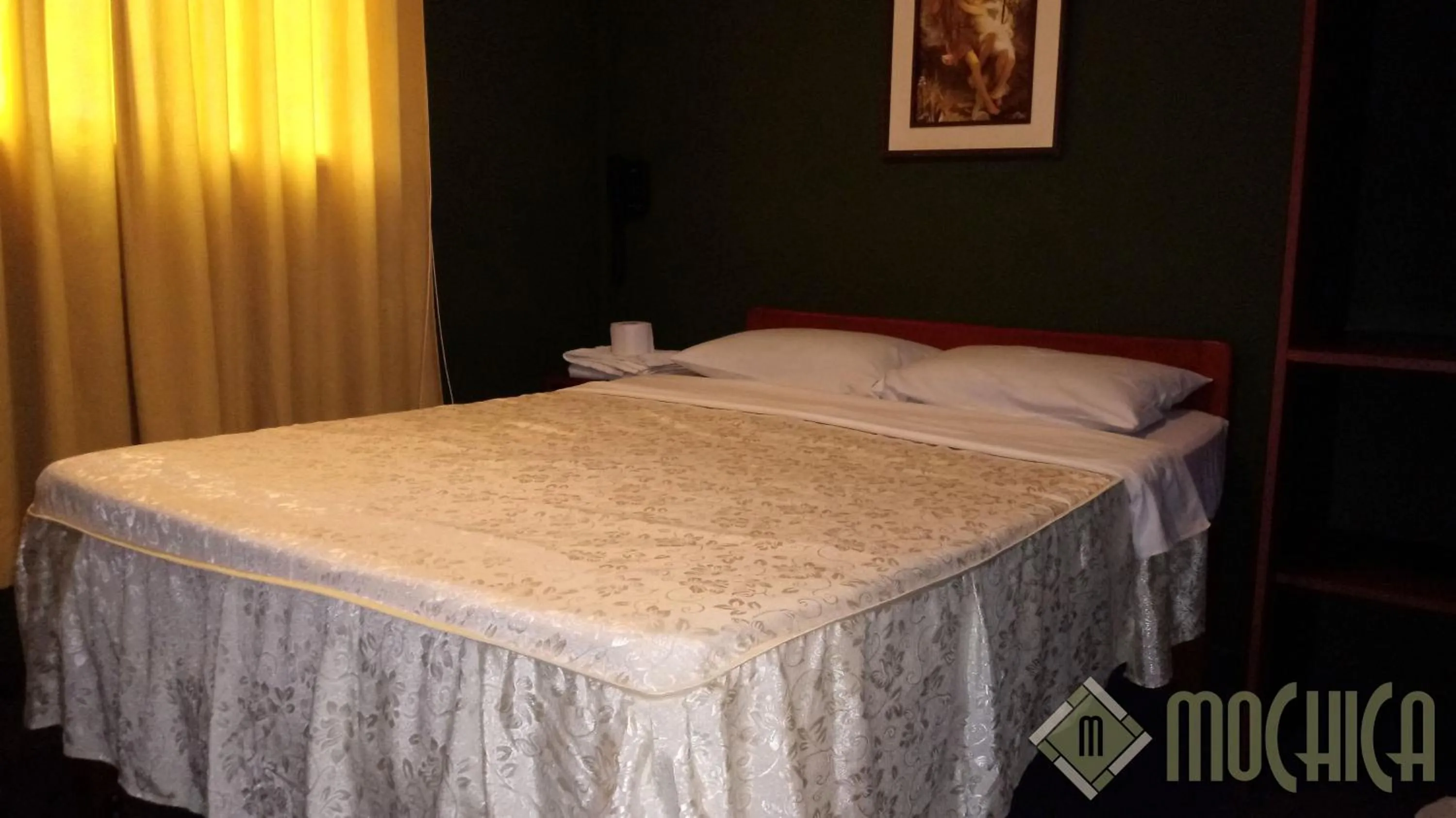 Queen Room with Shared Bathroom - single occupancy in Hostal Residencial Mochica