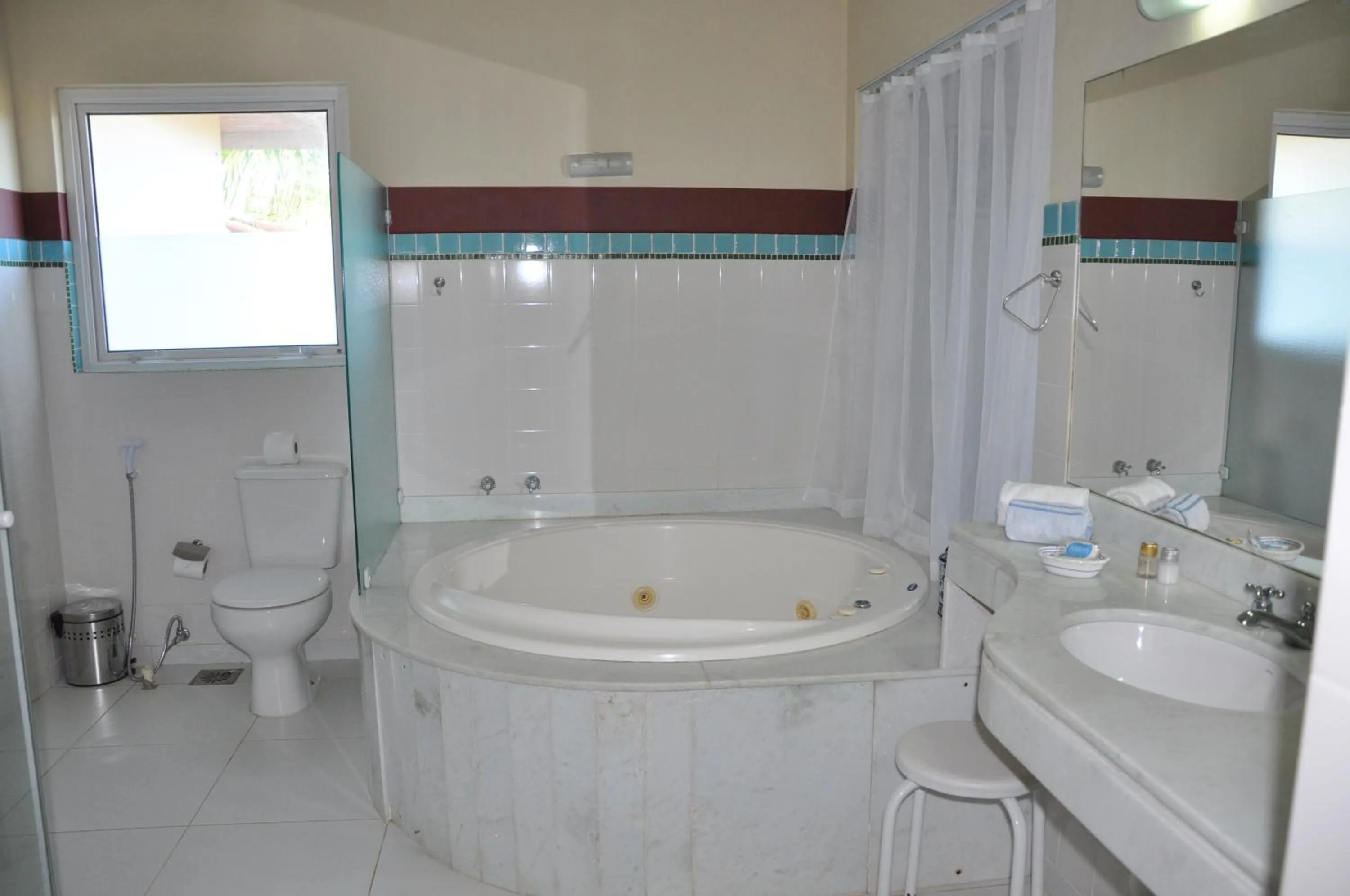 Photo of the whole room in Ferradura Parque Pousada