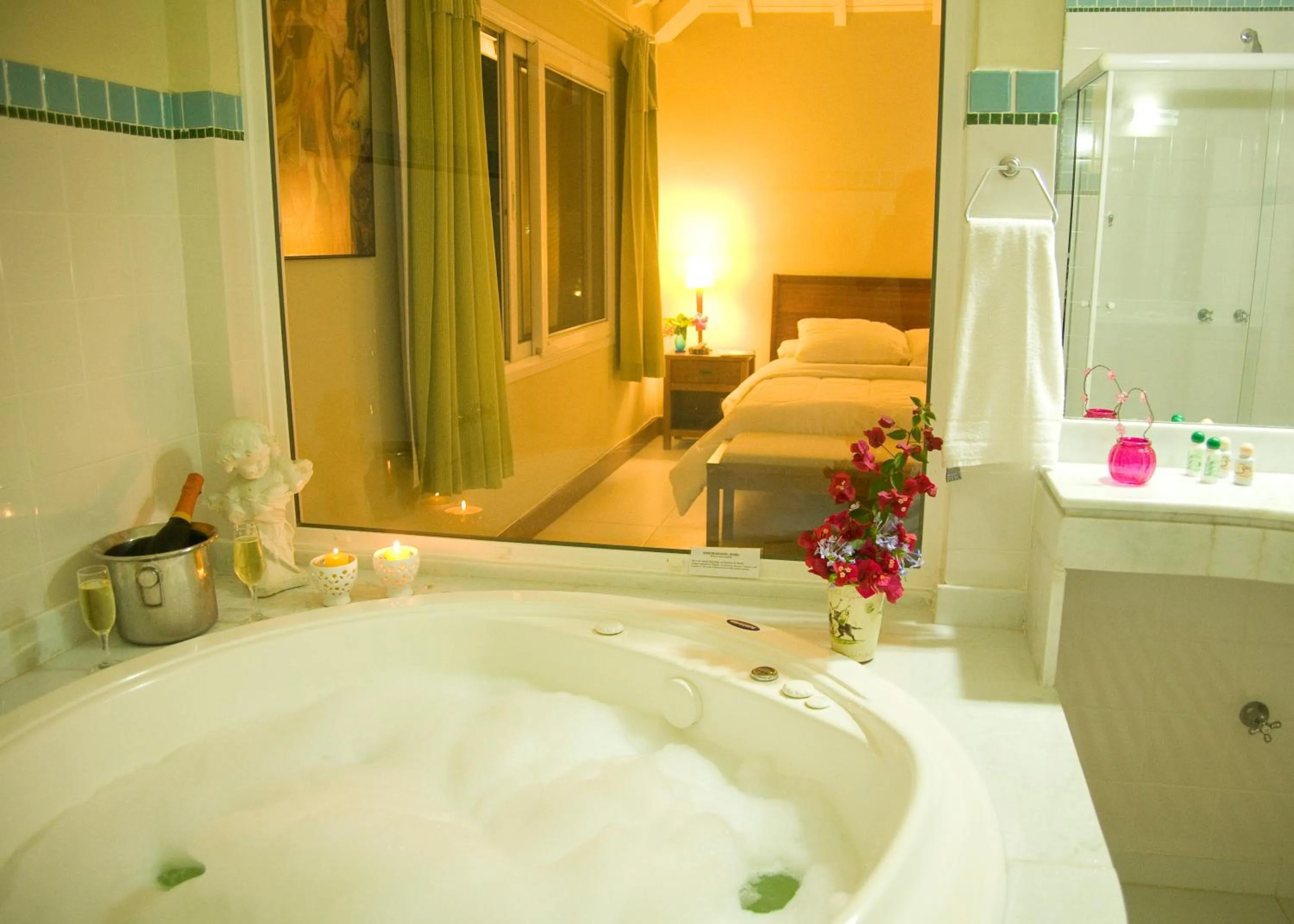 Bathroom, Bed in Ferradura Parque Pousada