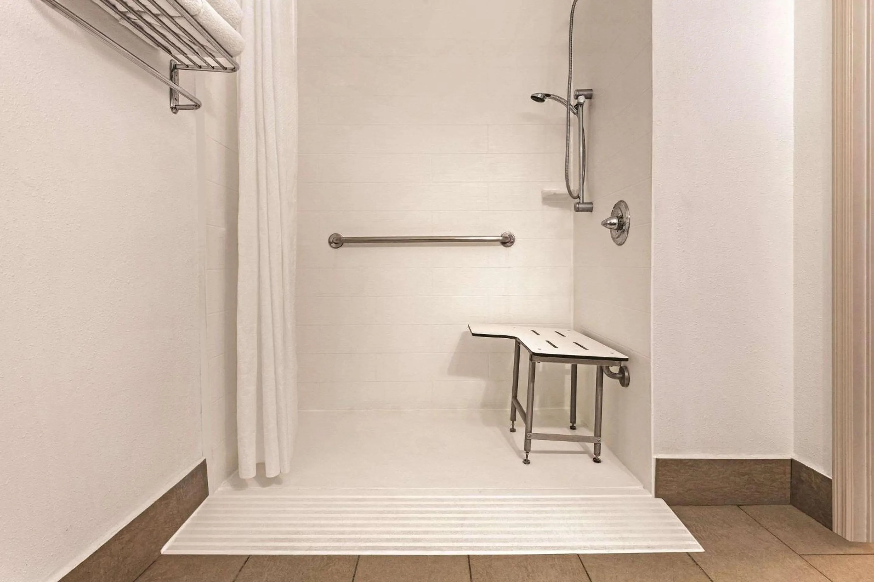 Bedroom in Country Inn & Suites by Radisson, Georgetown, KY