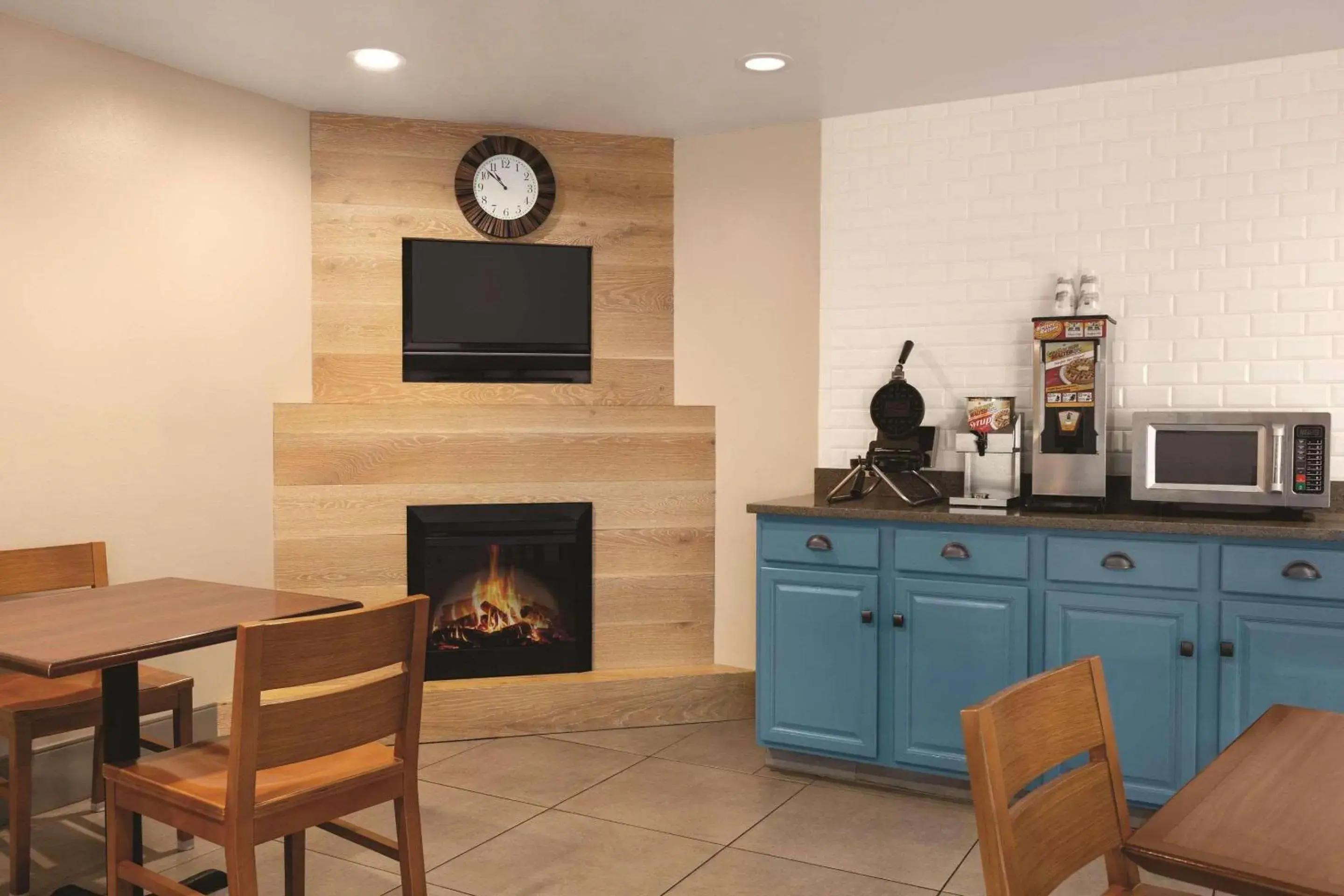 Breakfast in Country Inn & Suites by Radisson, Georgetown, KY Breakfast in Country Inn & Suites by Radisson, Georgetown, KY