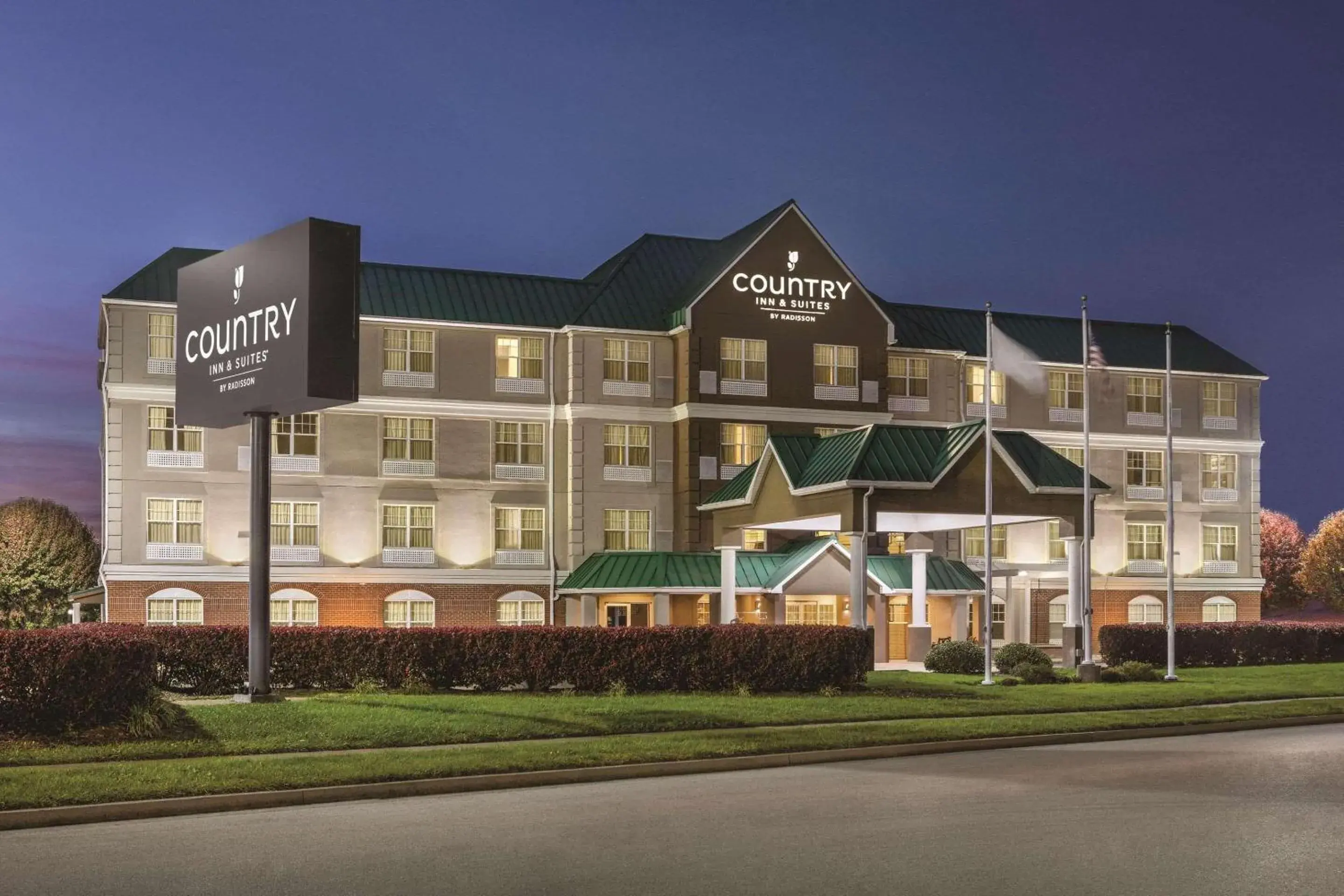 Property building in Country Inn & Suites by Radisson, Georgetown, KY Property building in Country Inn & Suites by Radisson, Georgetown, KY