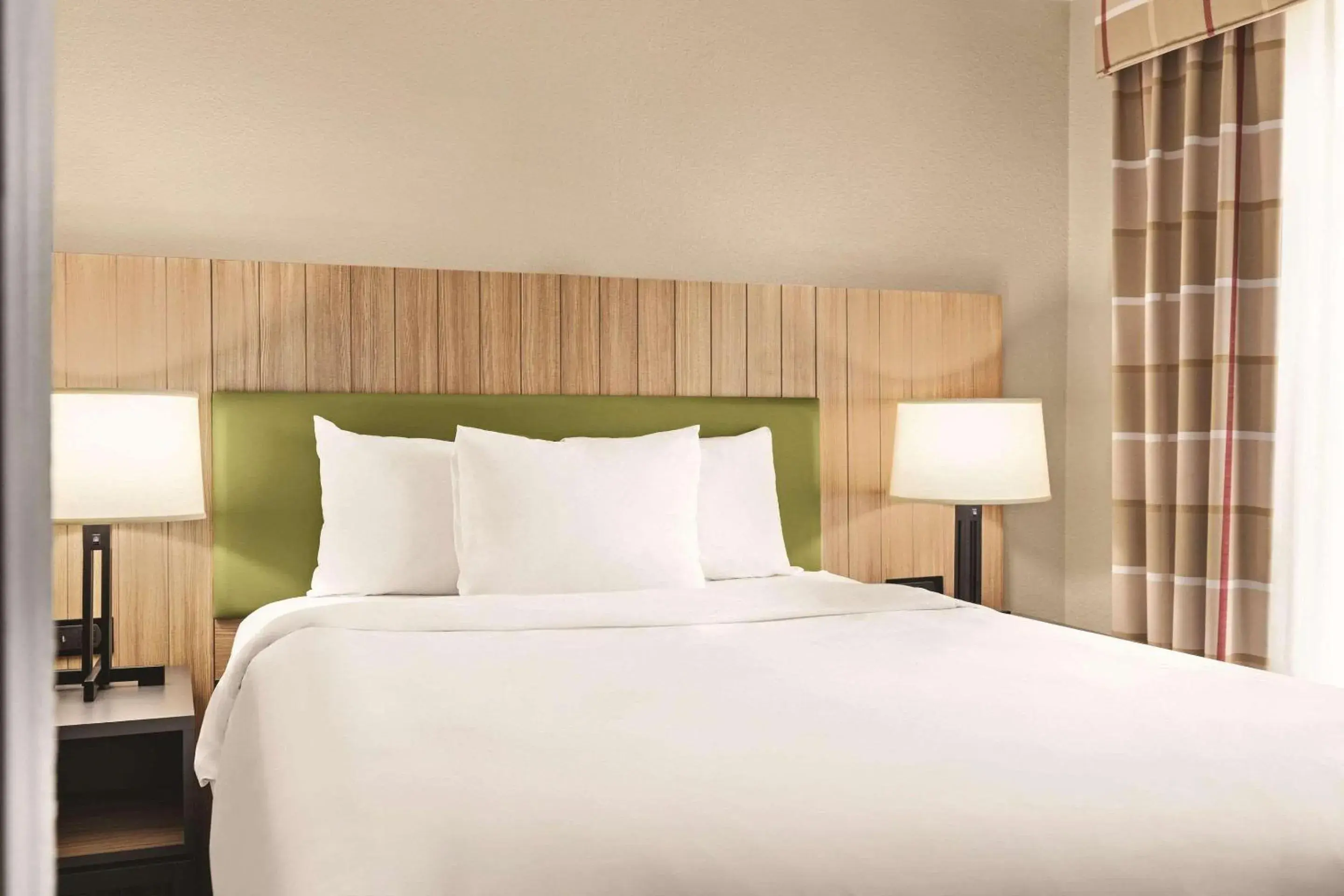 Bedroom, Bed in Country Inn & Suites by Radisson, Georgetown, KY Bedroom, Bed in Country Inn & Suites by Radisson, Georgetown, KY