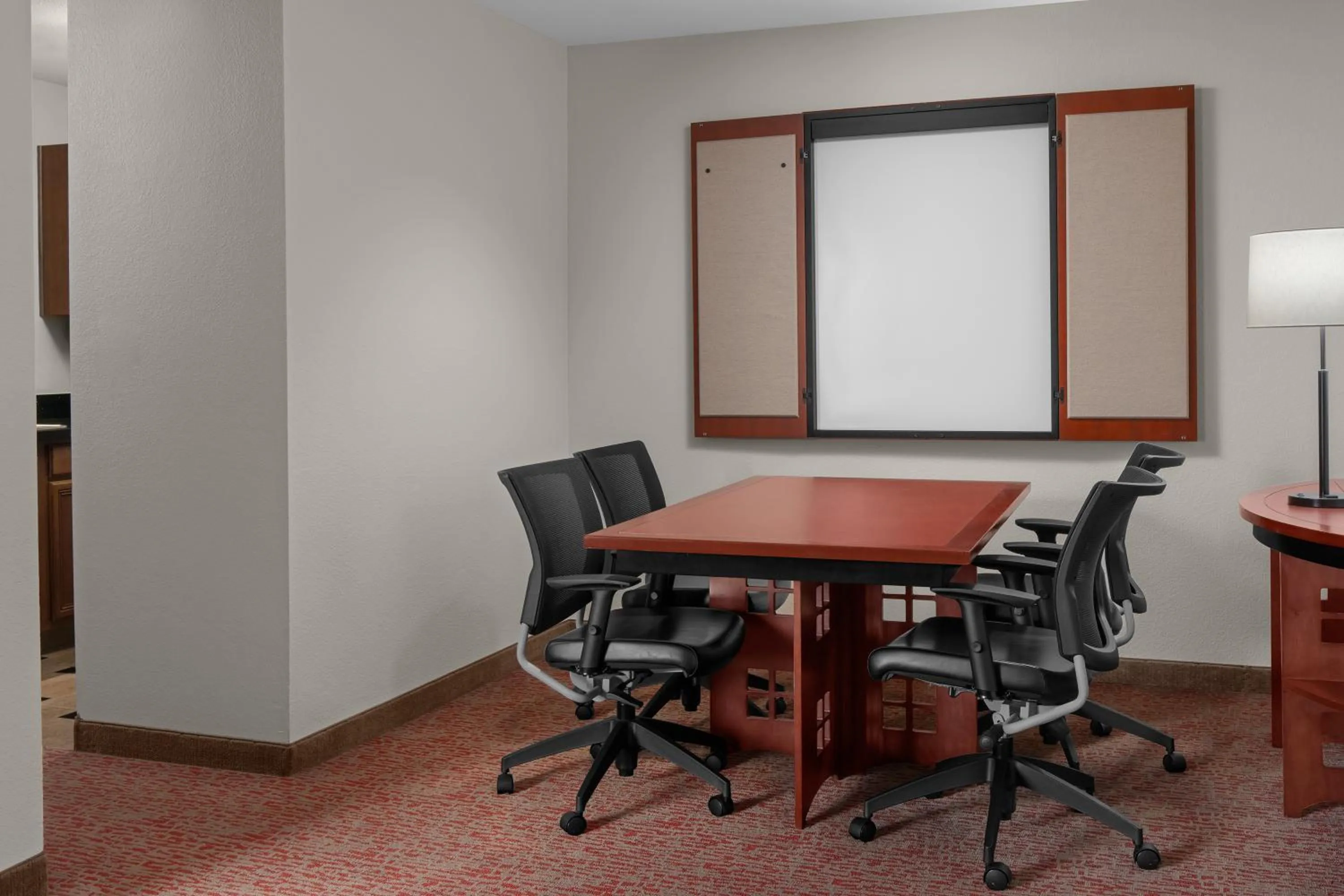 Dining area in Larkspur Landing Extended Stay Suites Roseville