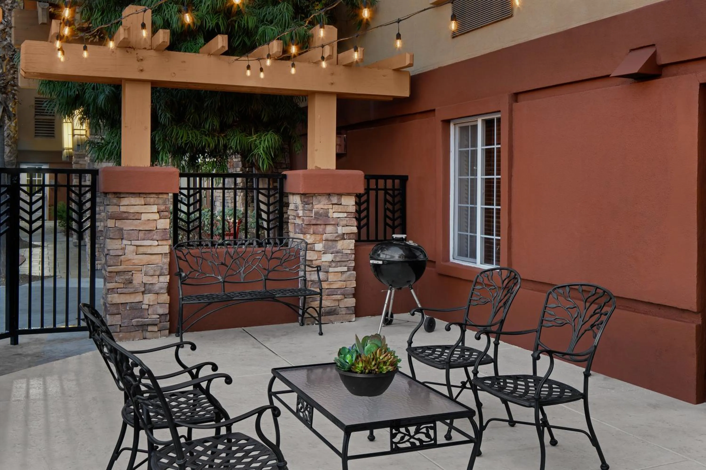 BBQ facilities in Larkspur Landing Extended Stay Suites Roseville