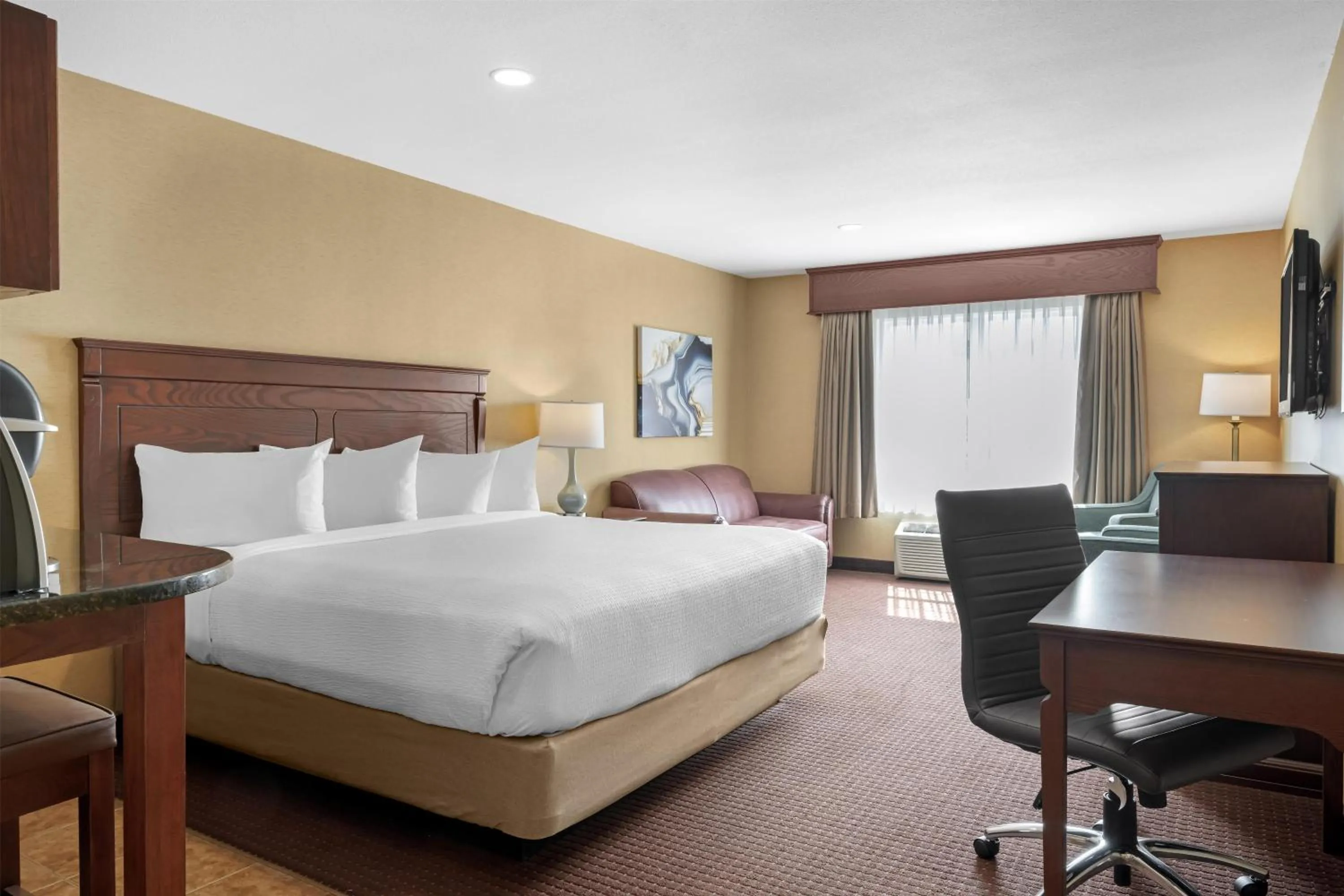 Bedroom, Bed in Best Western Plus Fredericton Hotel & Suites