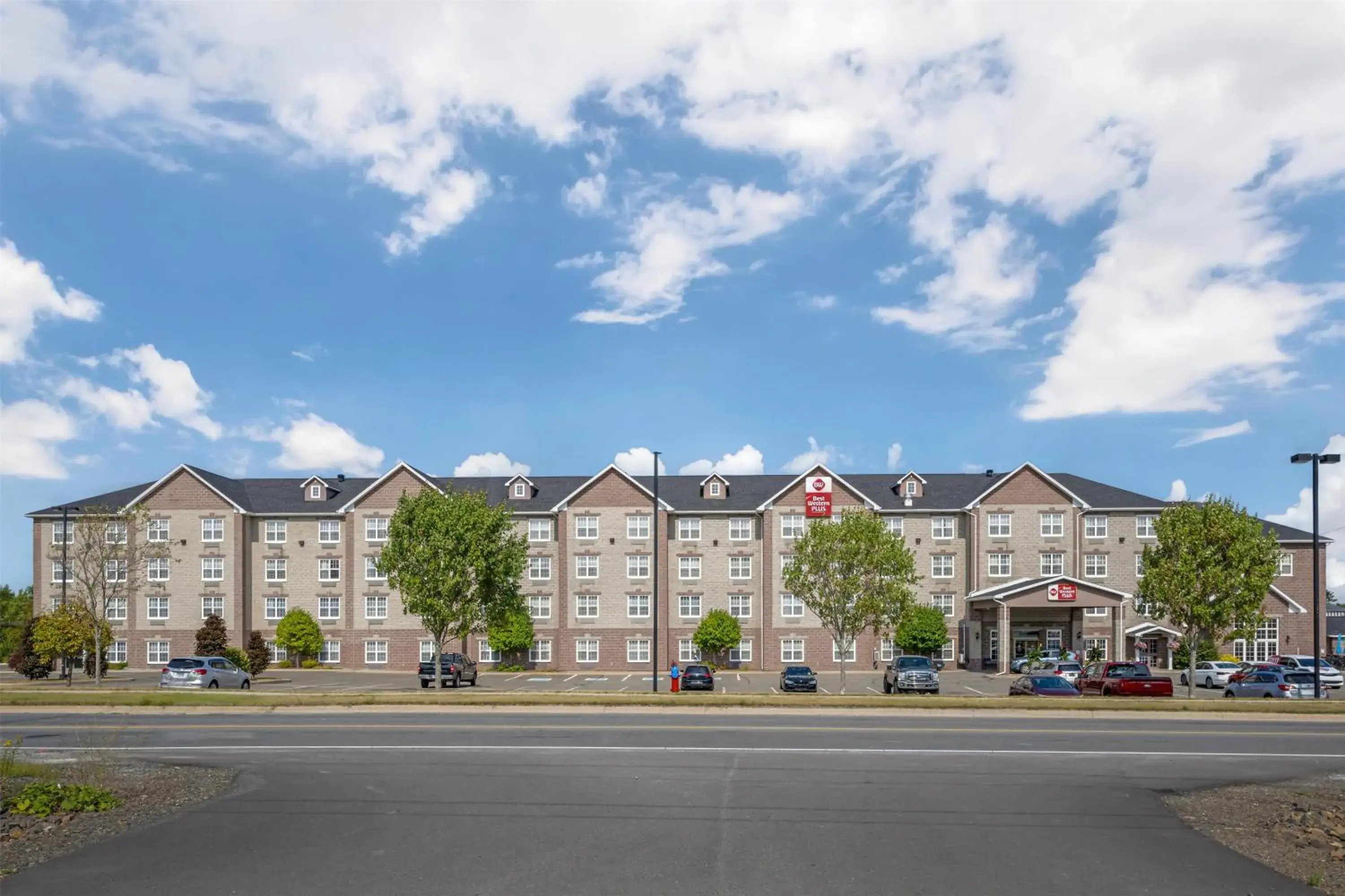 Property building in Best Western Plus Fredericton Hotel & Suites Property building in Best Western Plus Fredericton Hotel & Suites
