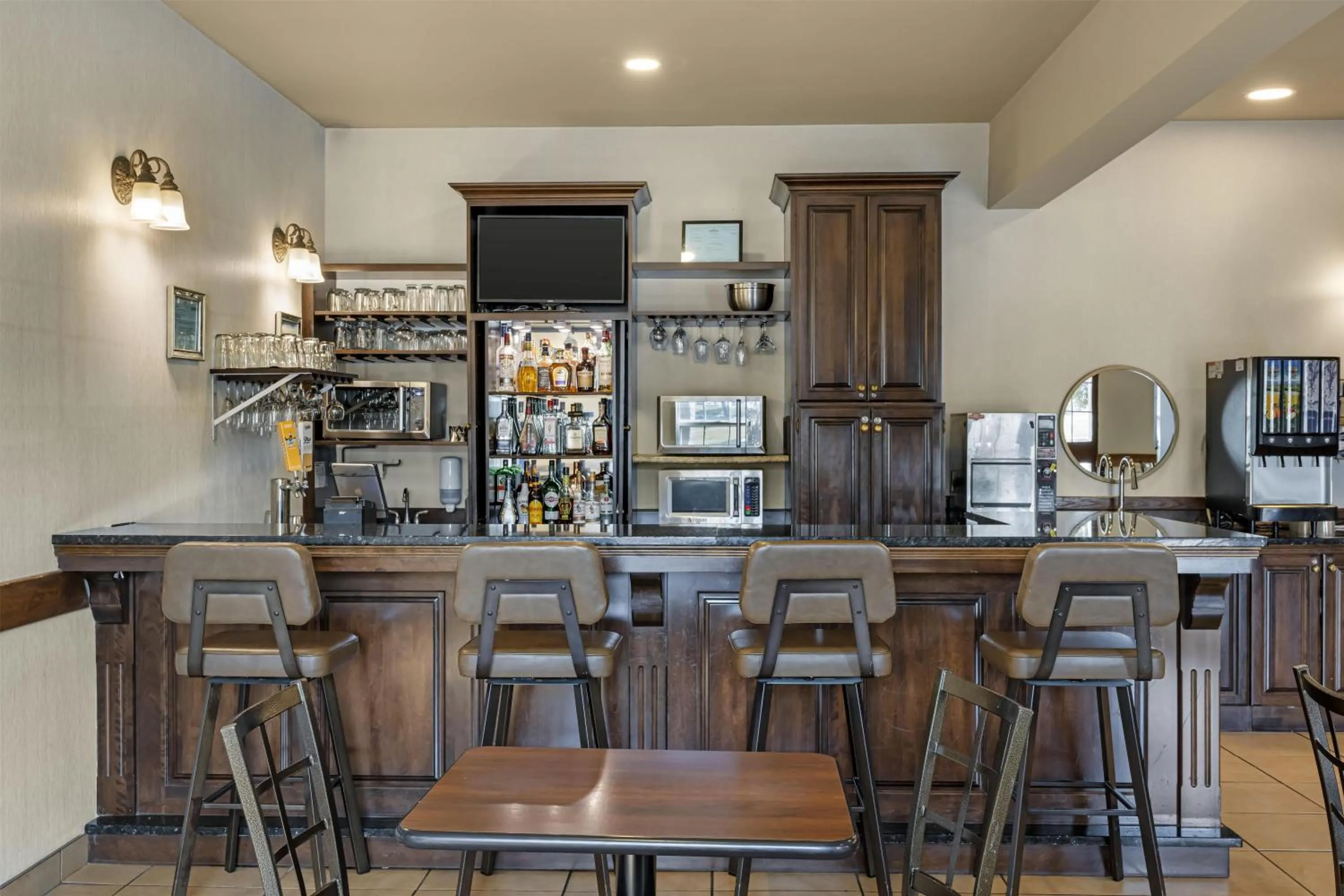 Lounge or bar in Best Western Plus Fredericton Hotel & Suites