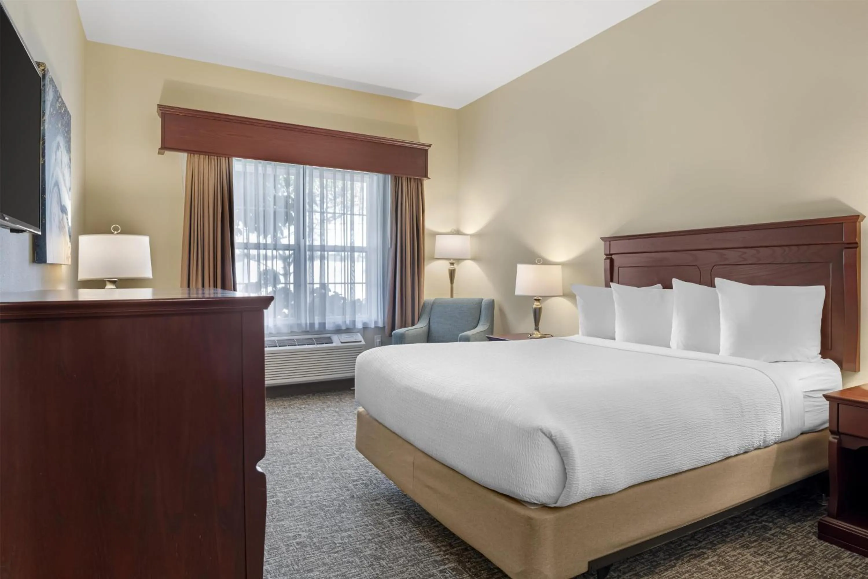 Bedroom, Bed in Best Western Plus Fredericton Hotel & Suites