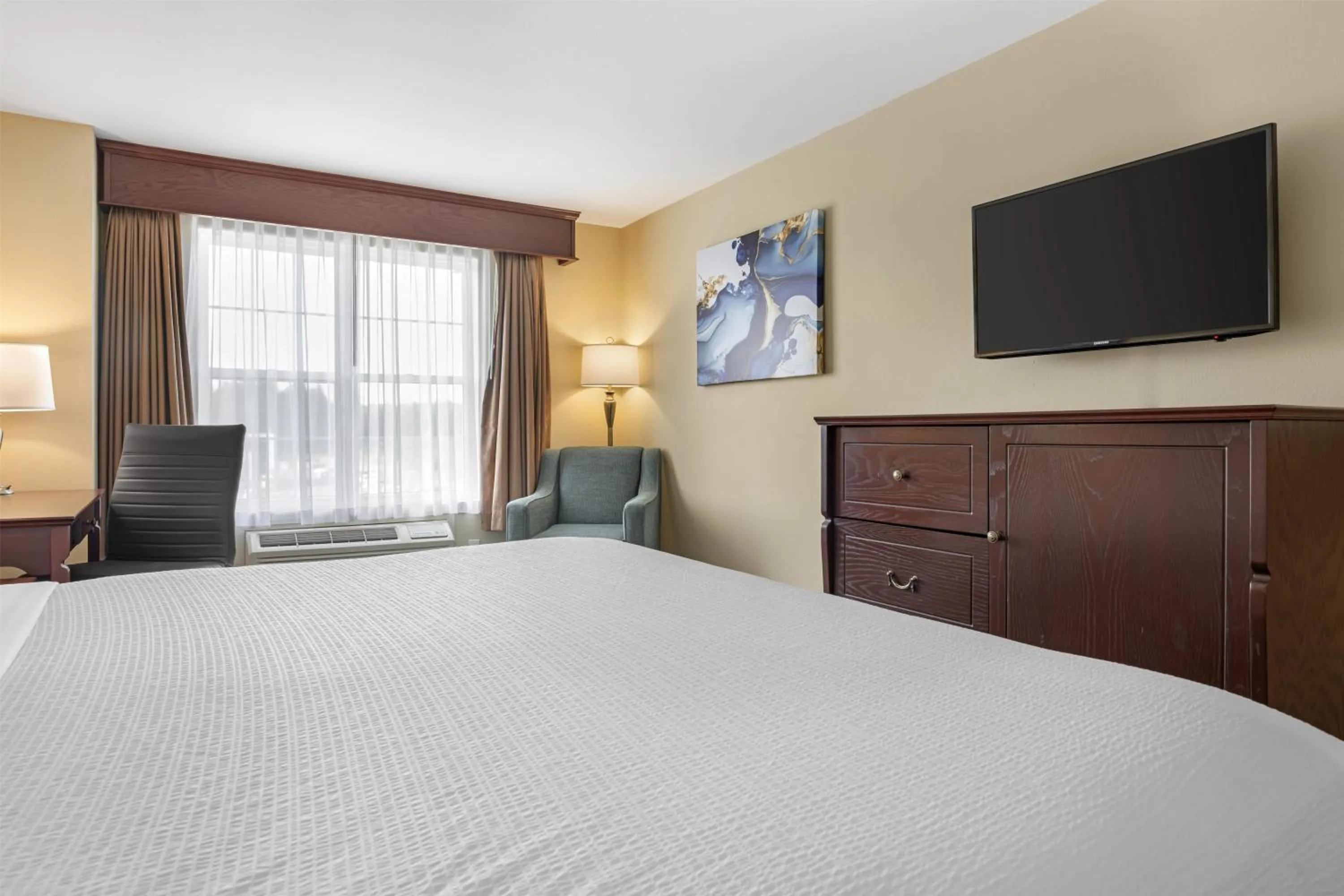 Bedroom, Bed in Best Western Plus Fredericton Hotel & Suites