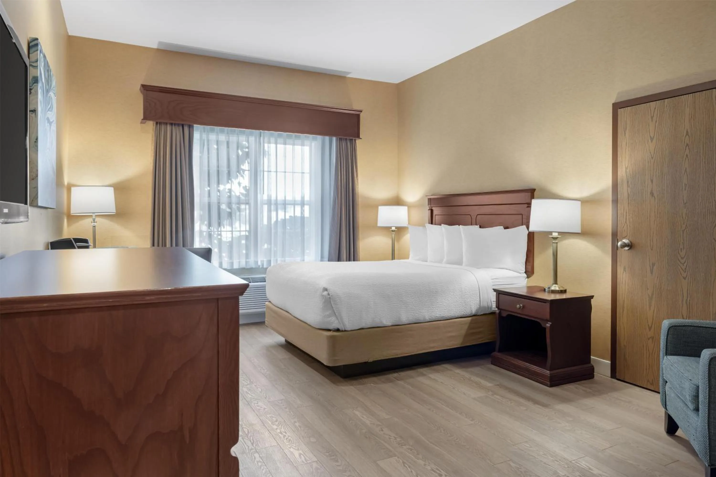 Bedroom, Bed in Best Western Plus Fredericton Hotel & Suites