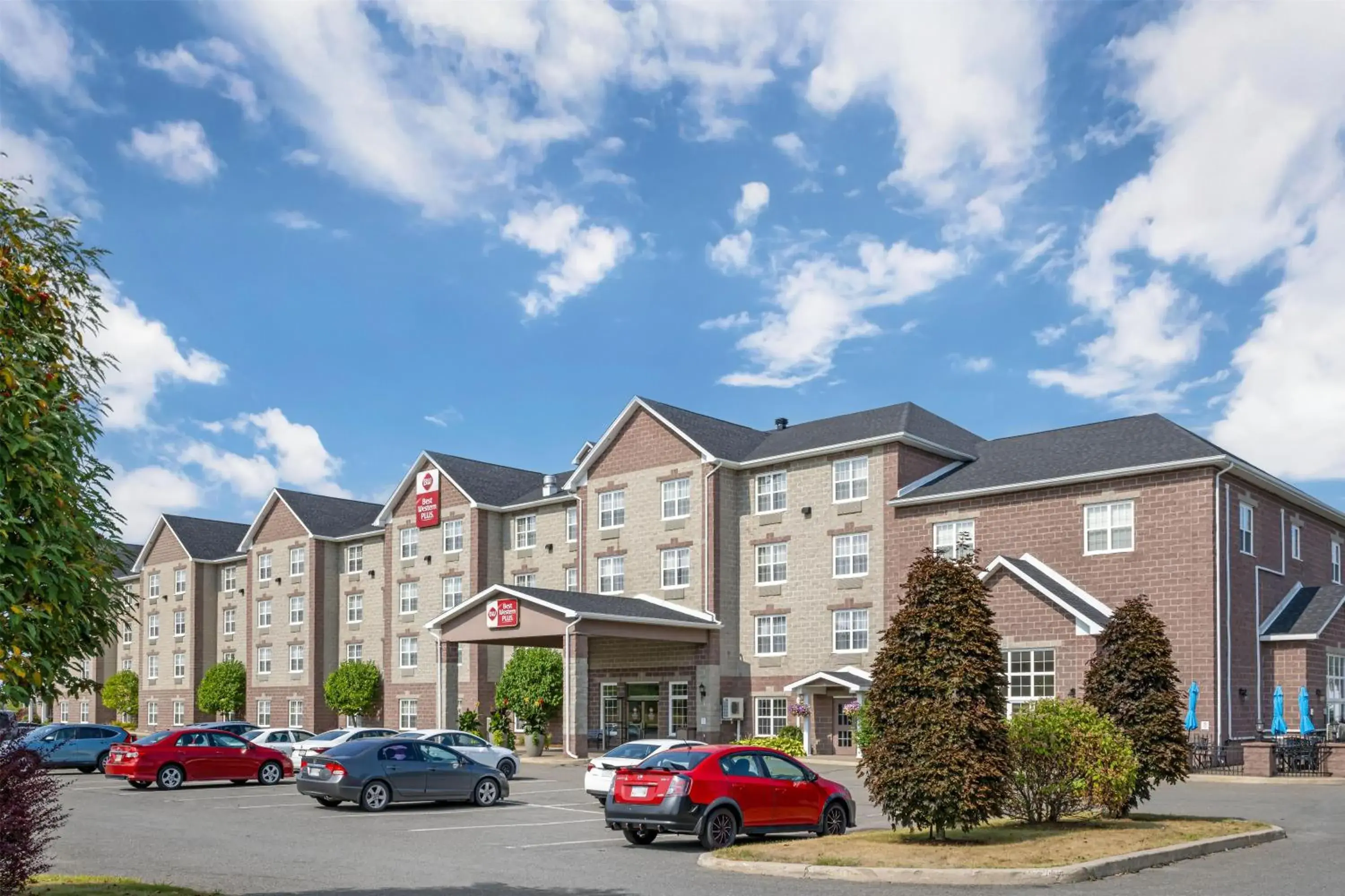 Property building in Best Western Plus Fredericton Hotel & Suites Property building in Best Western Plus Fredericton Hotel & Suites