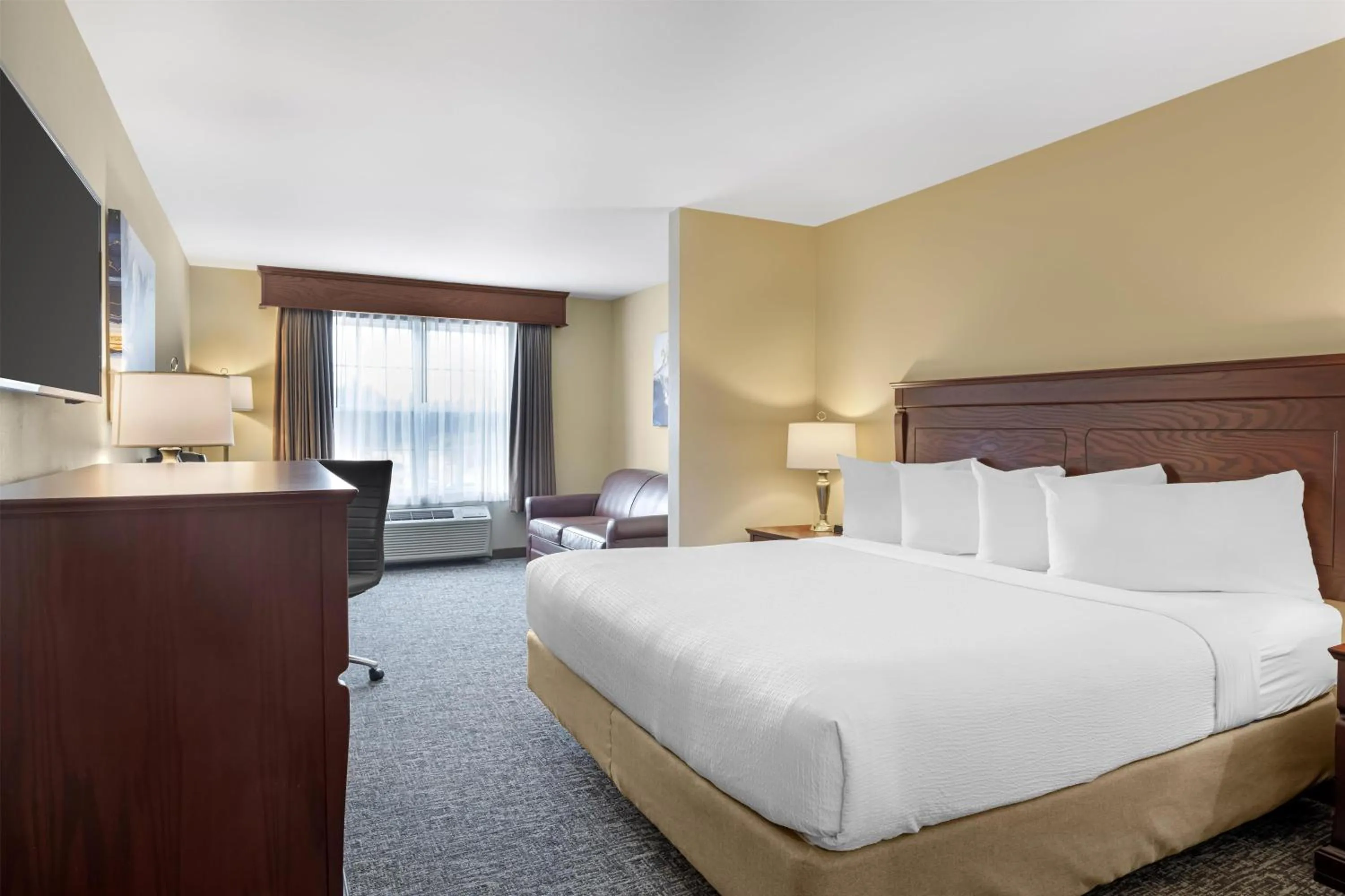 Bedroom, Bed in Best Western Plus Fredericton Hotel & Suites