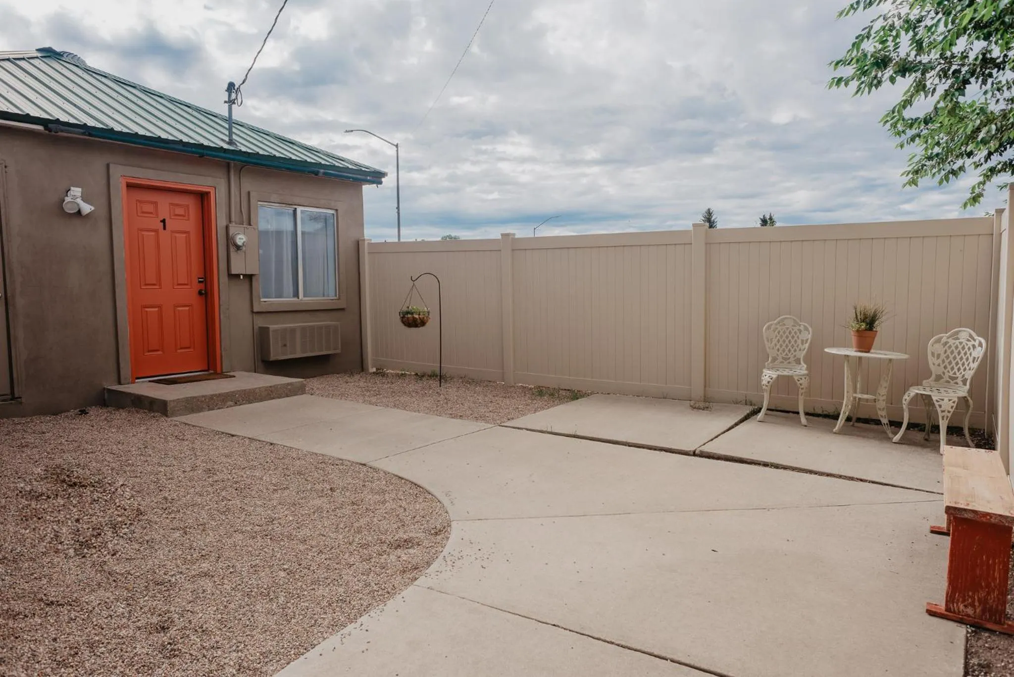 Property building in Lamplighter Lodge