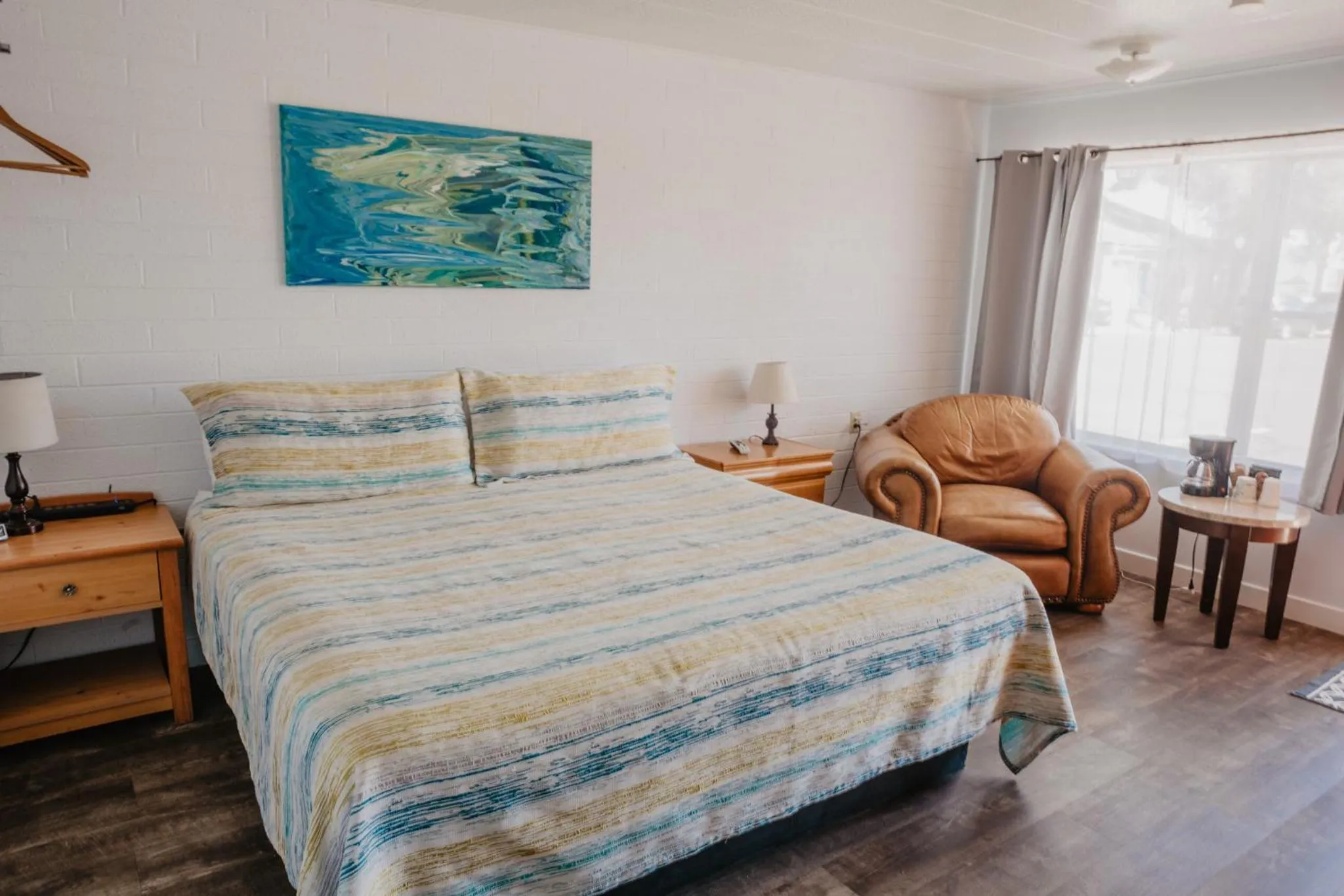 Bedroom, Bed in Lamplighter Lodge