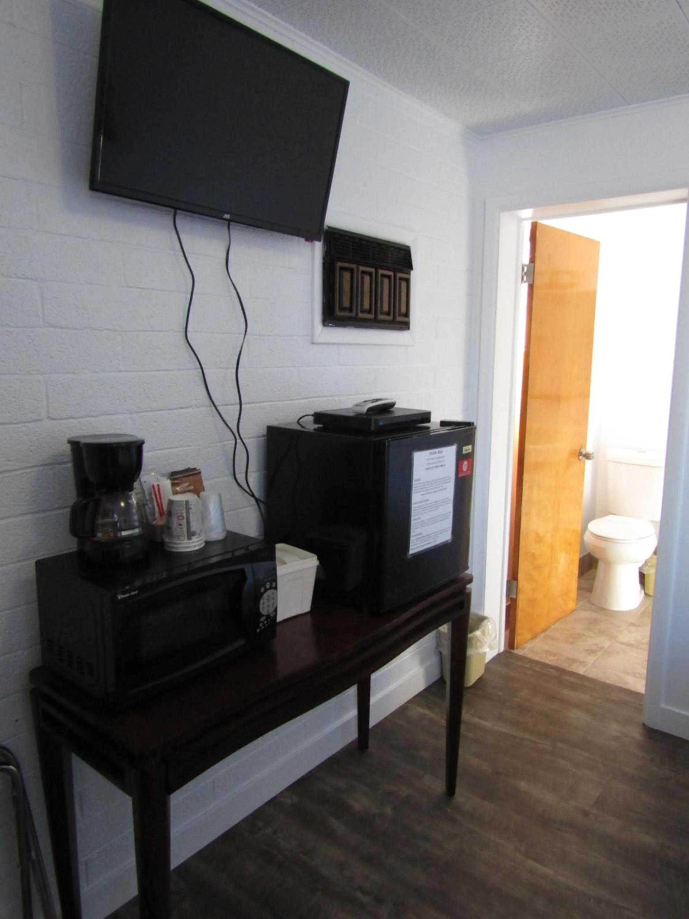 Coffee/tea facilities in Lamplighter Lodge