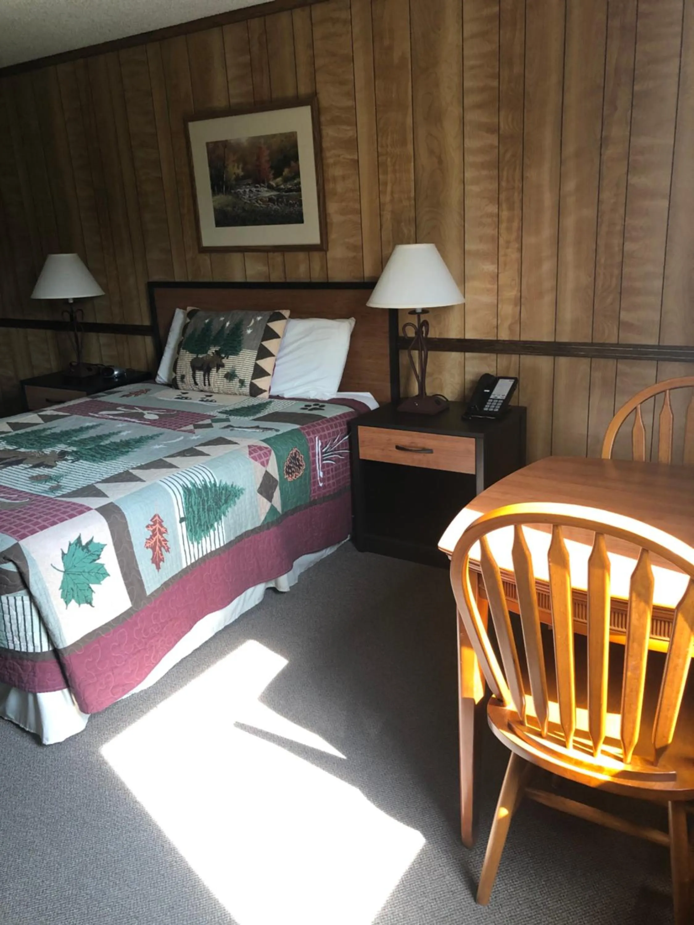Seating area, Bed in Denali Park Hotel