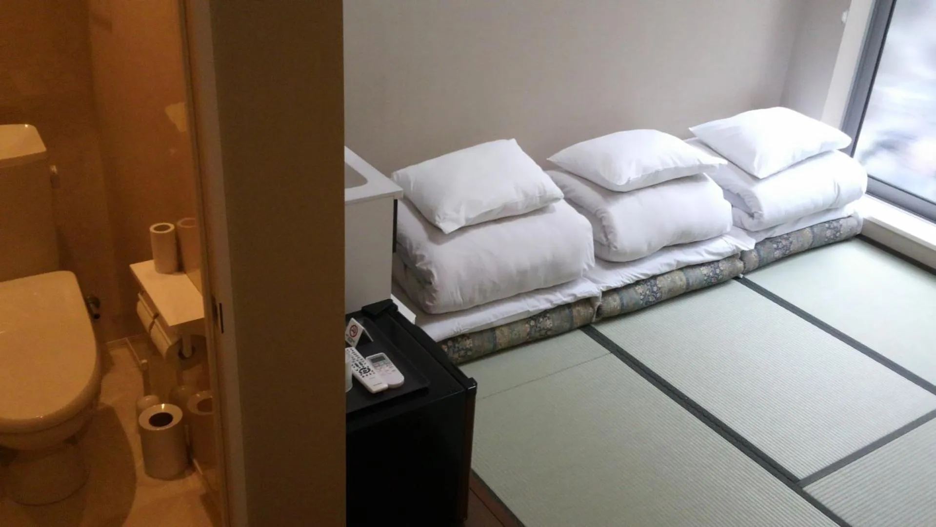 Toilet in Economy Hotel Hoteiya