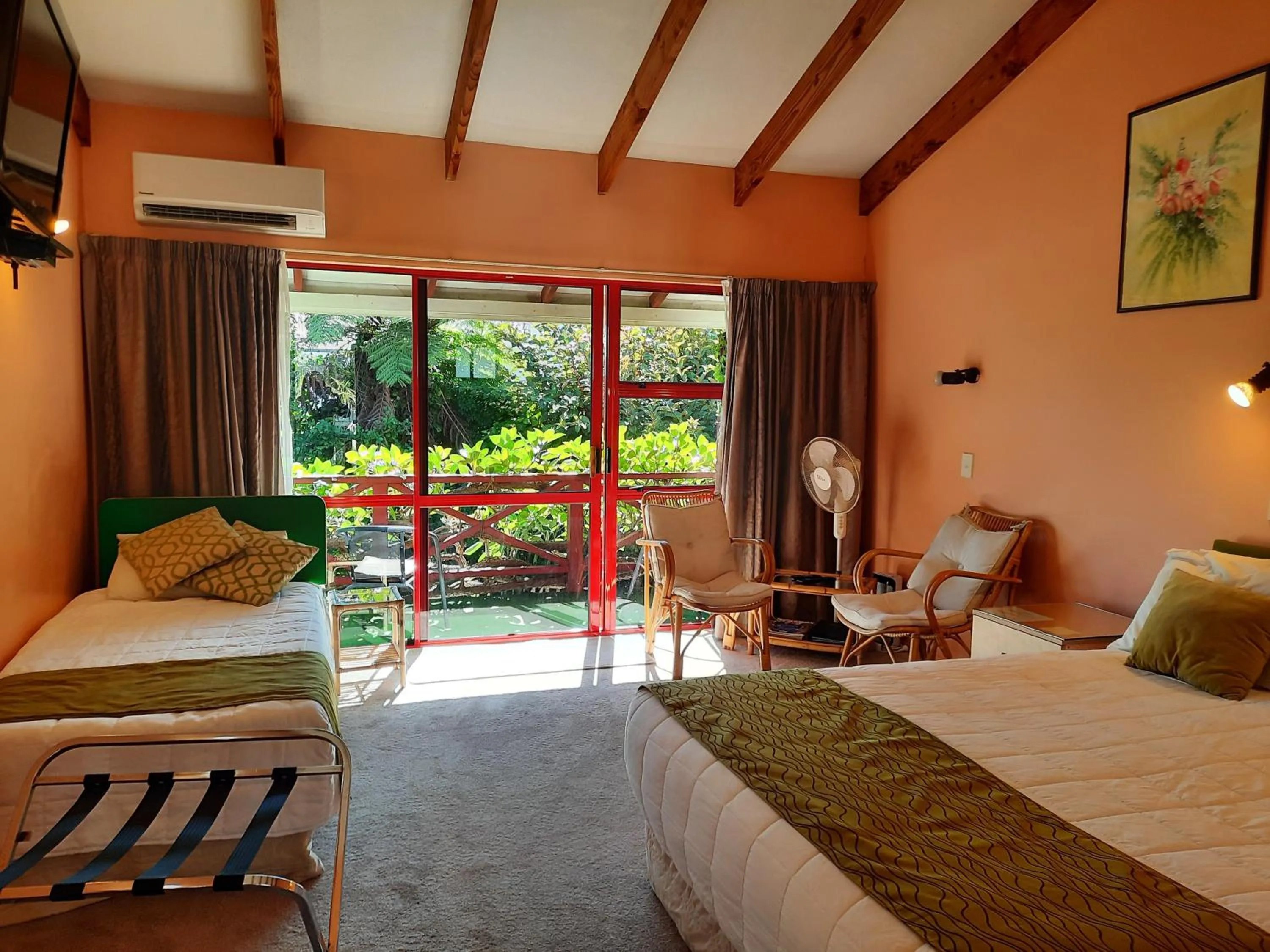 air conditioner, Bed in Alfa Boutique Motel