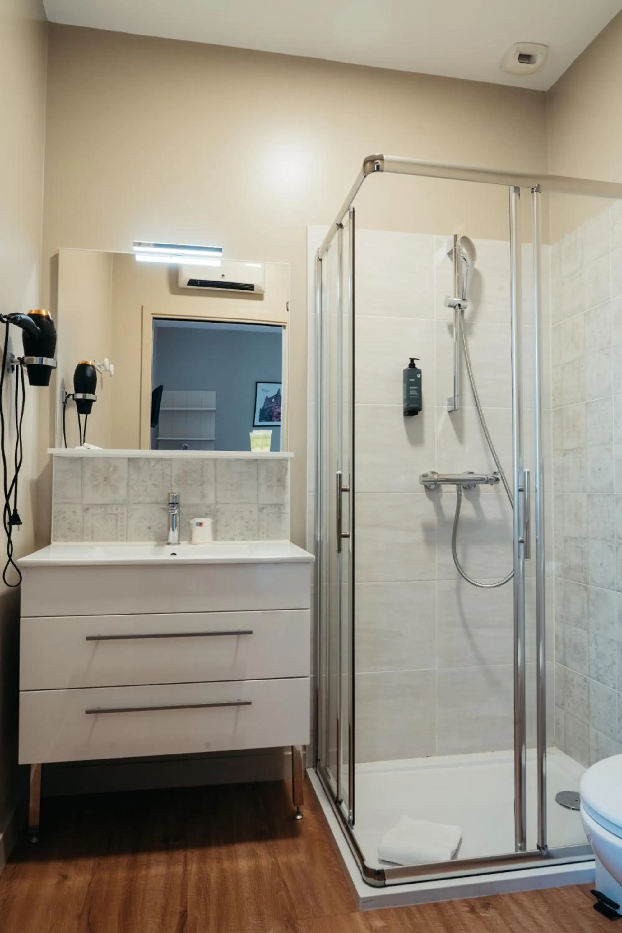 Bedroom in Hôtel OYAT Ile de Ré - ex Escale