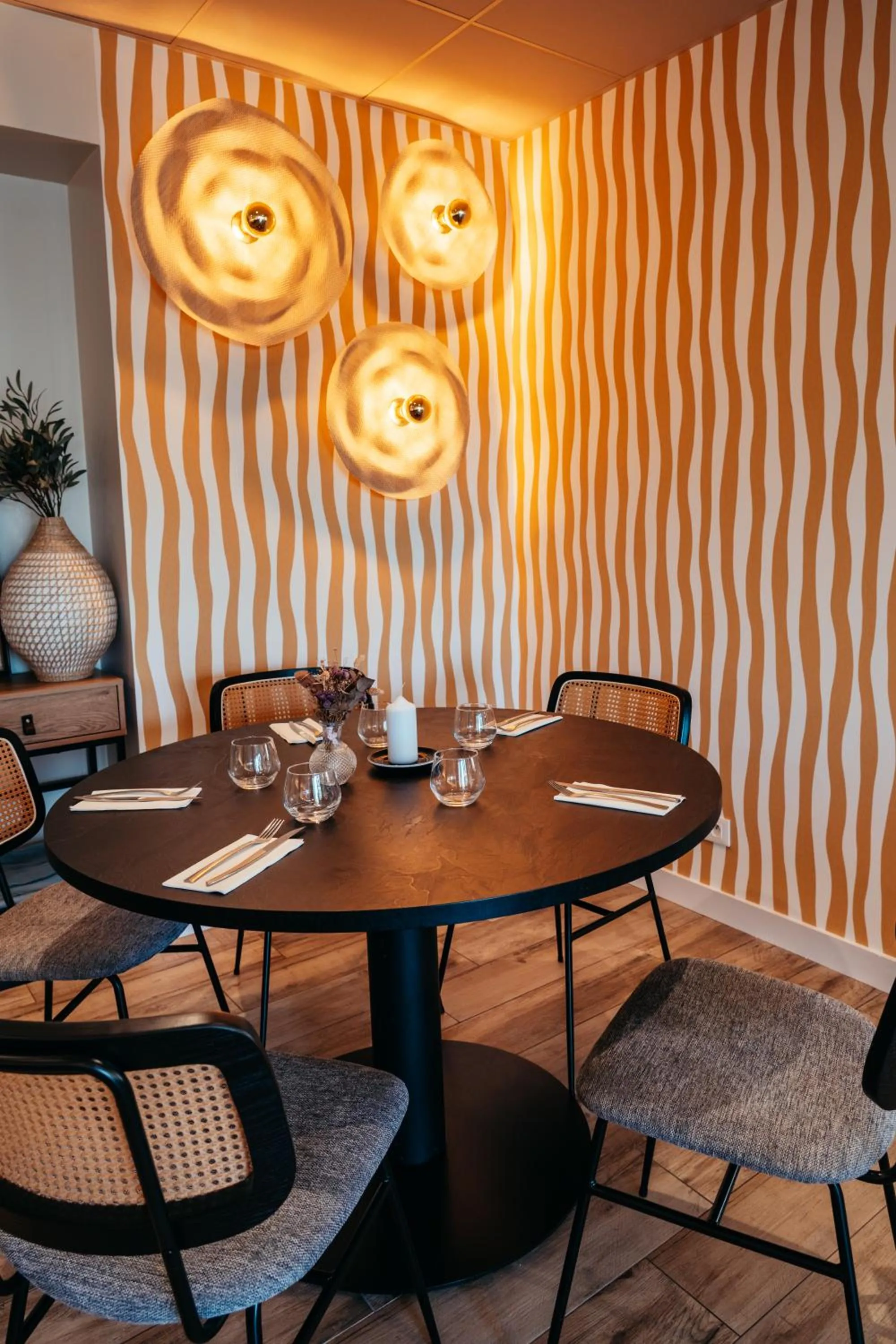 Restaurant/places to eat in Hôtel OYAT Ile de Ré - ex Escale