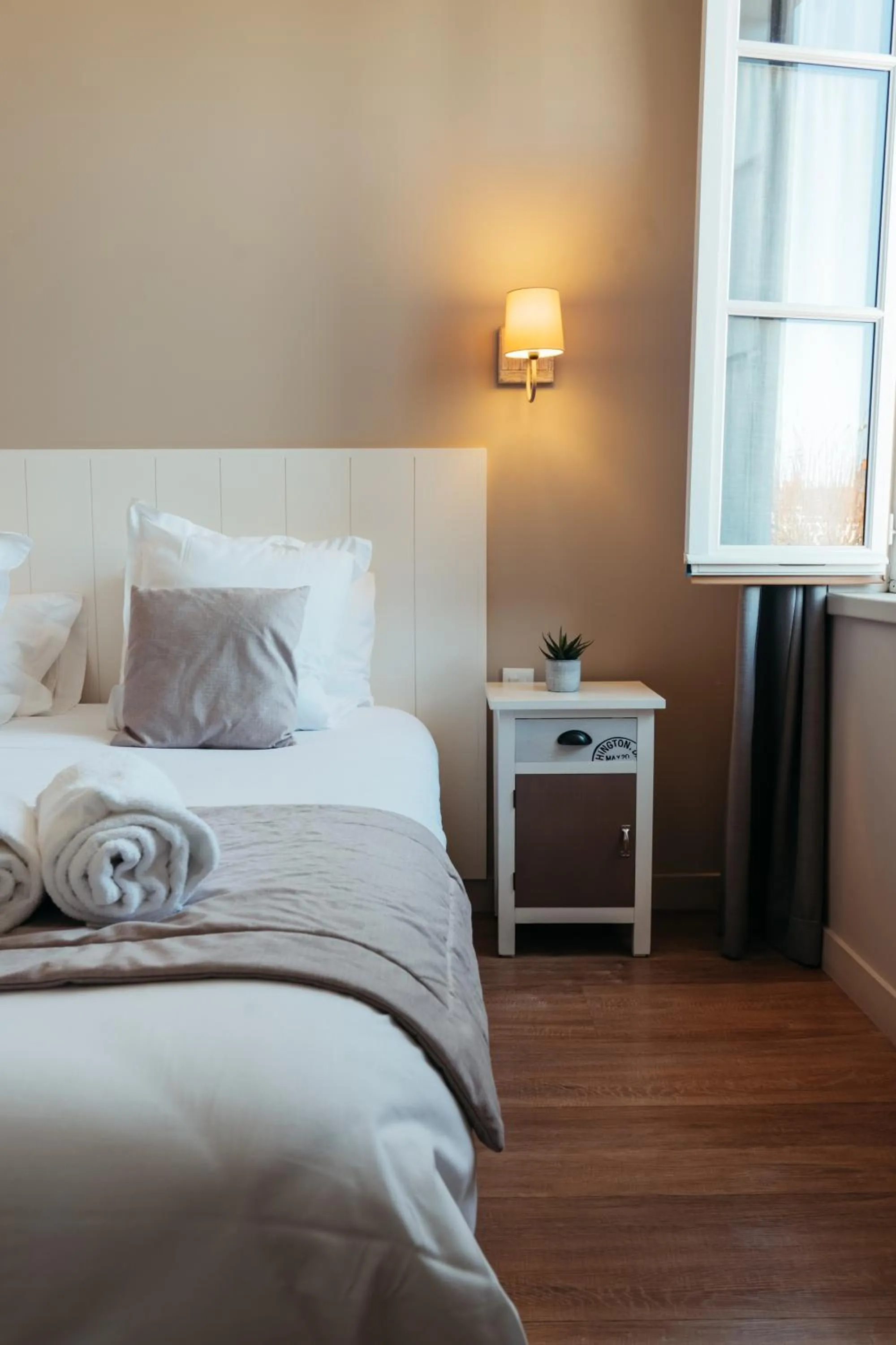 Bedroom, Bed in Hôtel OYAT Ile de Ré - ex Escale