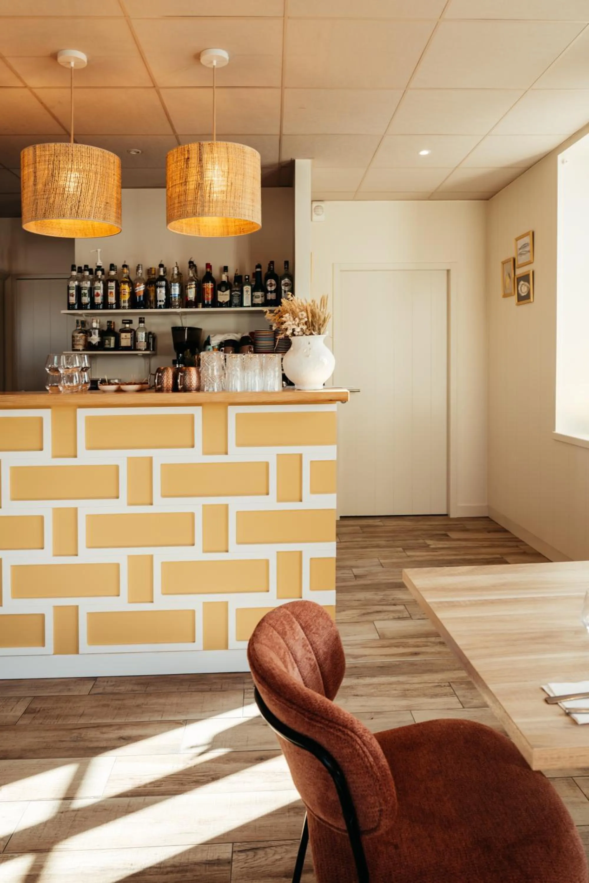 Restaurant/places to eat in Hôtel OYAT Ile de Ré - ex Escale