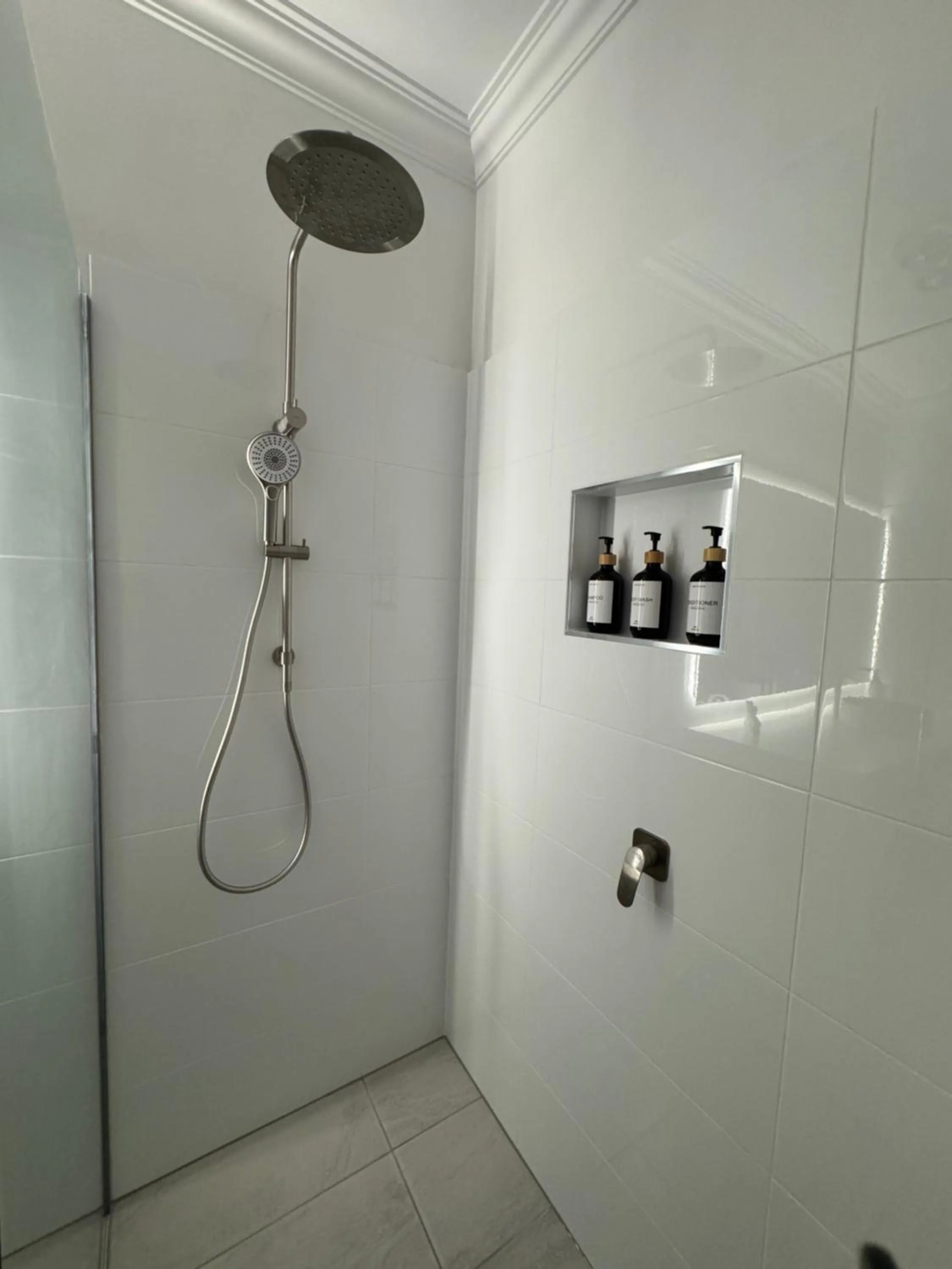 Shower in Banyan Place