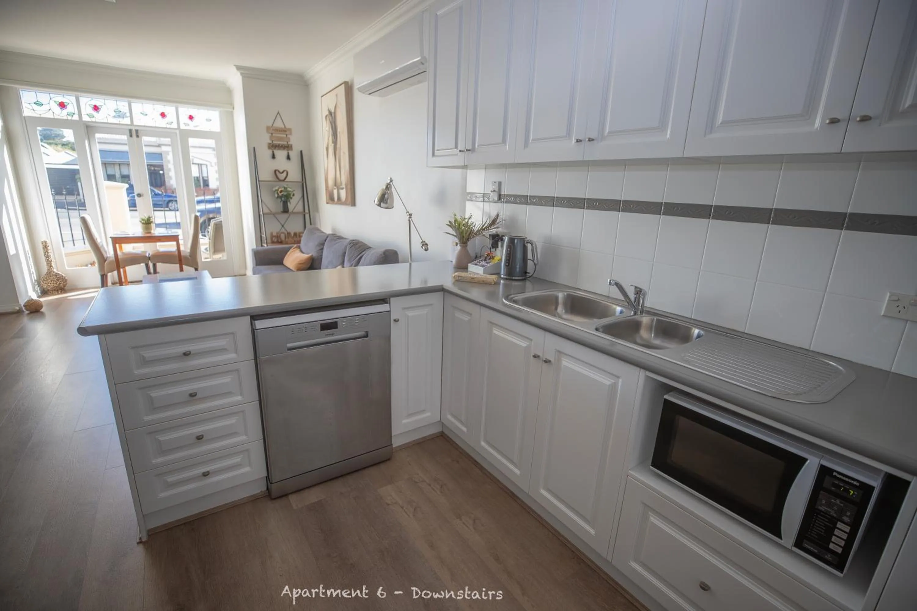 Kitchen or kitchenette in Banyan Place